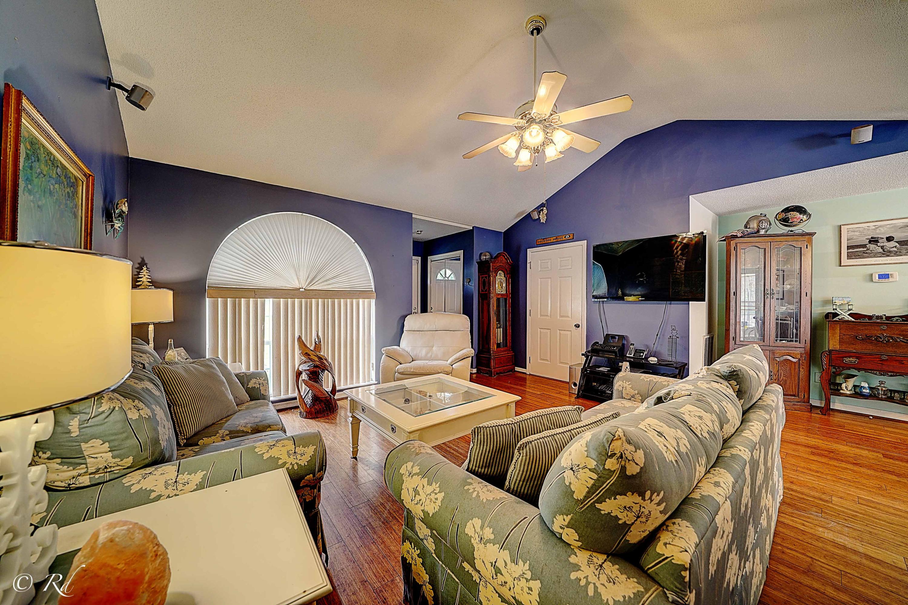 HUTCHISONS 1ST ADDN - Residential