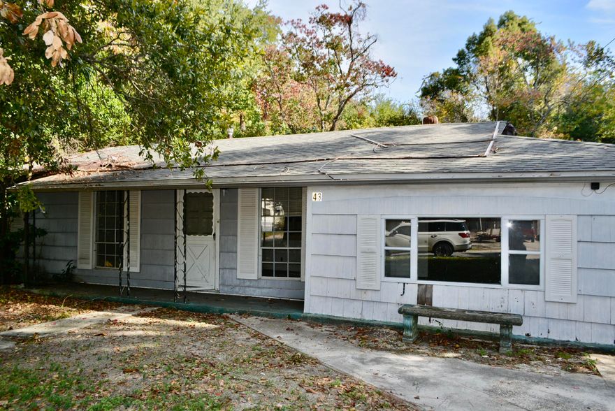 REO. Great location close to schools, shopping and restaurants. 3 bedrooms and 1 baath home with a large family room. Nice sized lot. Home has lots of space! Large Storage Shed located in backyard. Please call for more information.