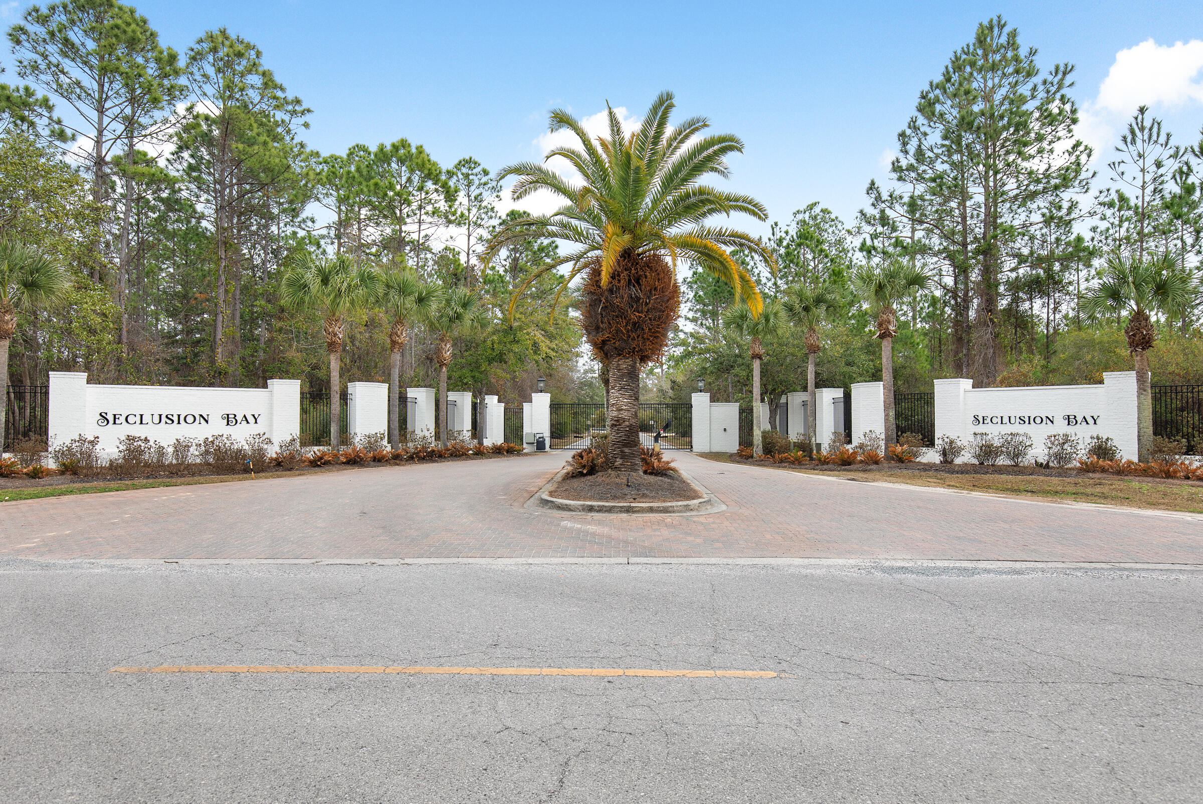 SECLUSION BAY - Residential