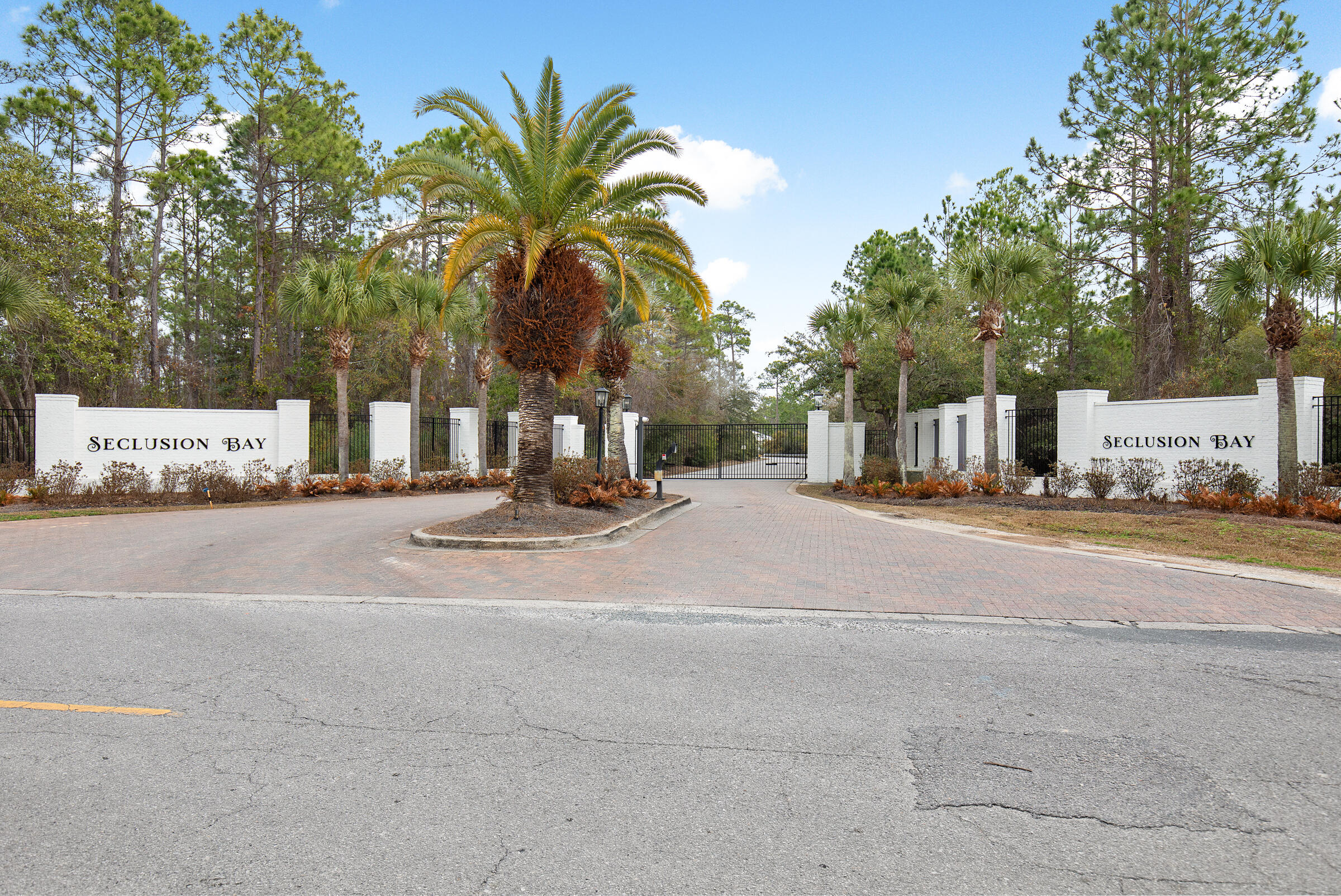SECLUSION BAY - Residential