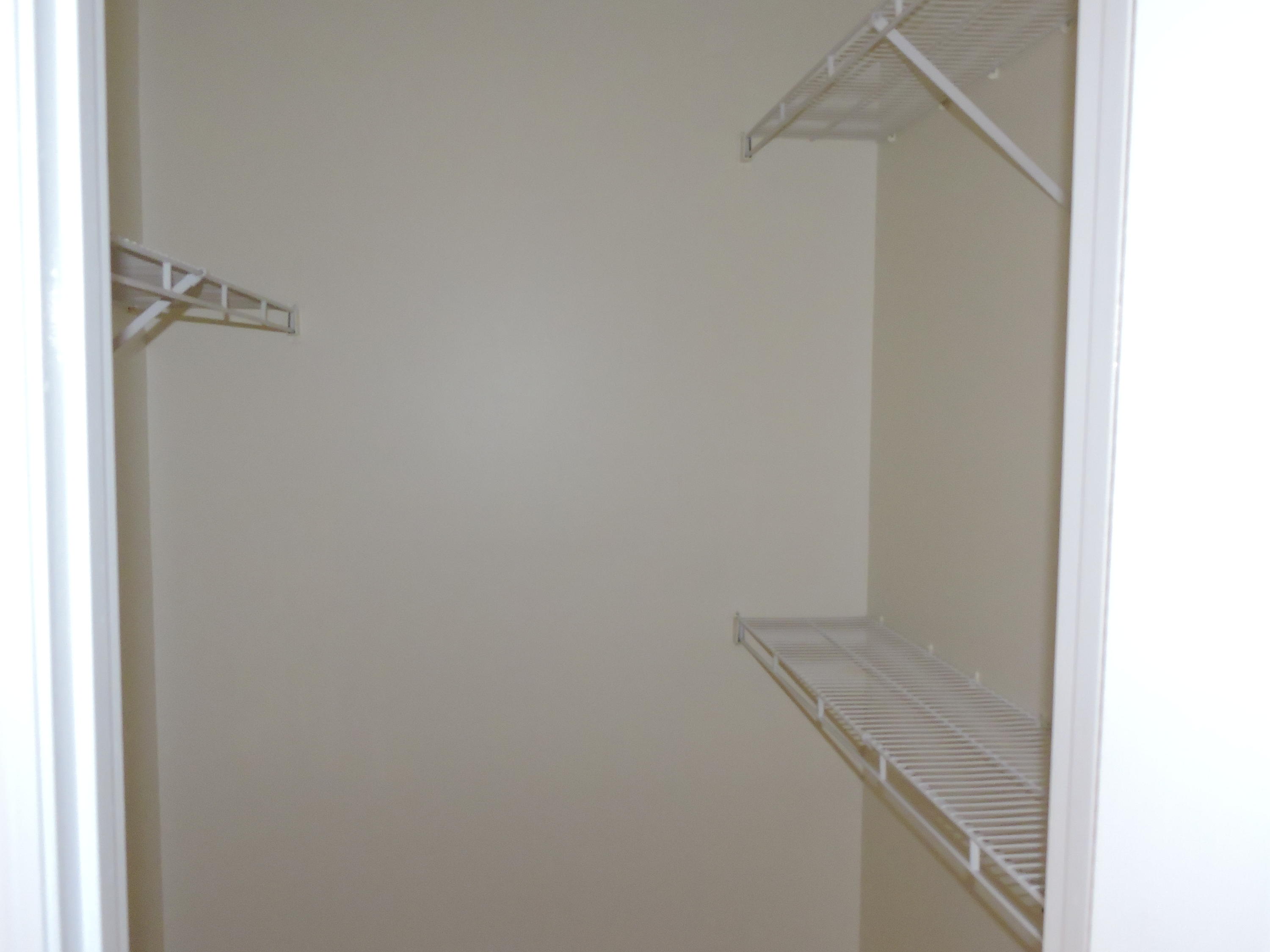 COUNTRYVIEW ESTATES 5TH ADDN - Residential Lease