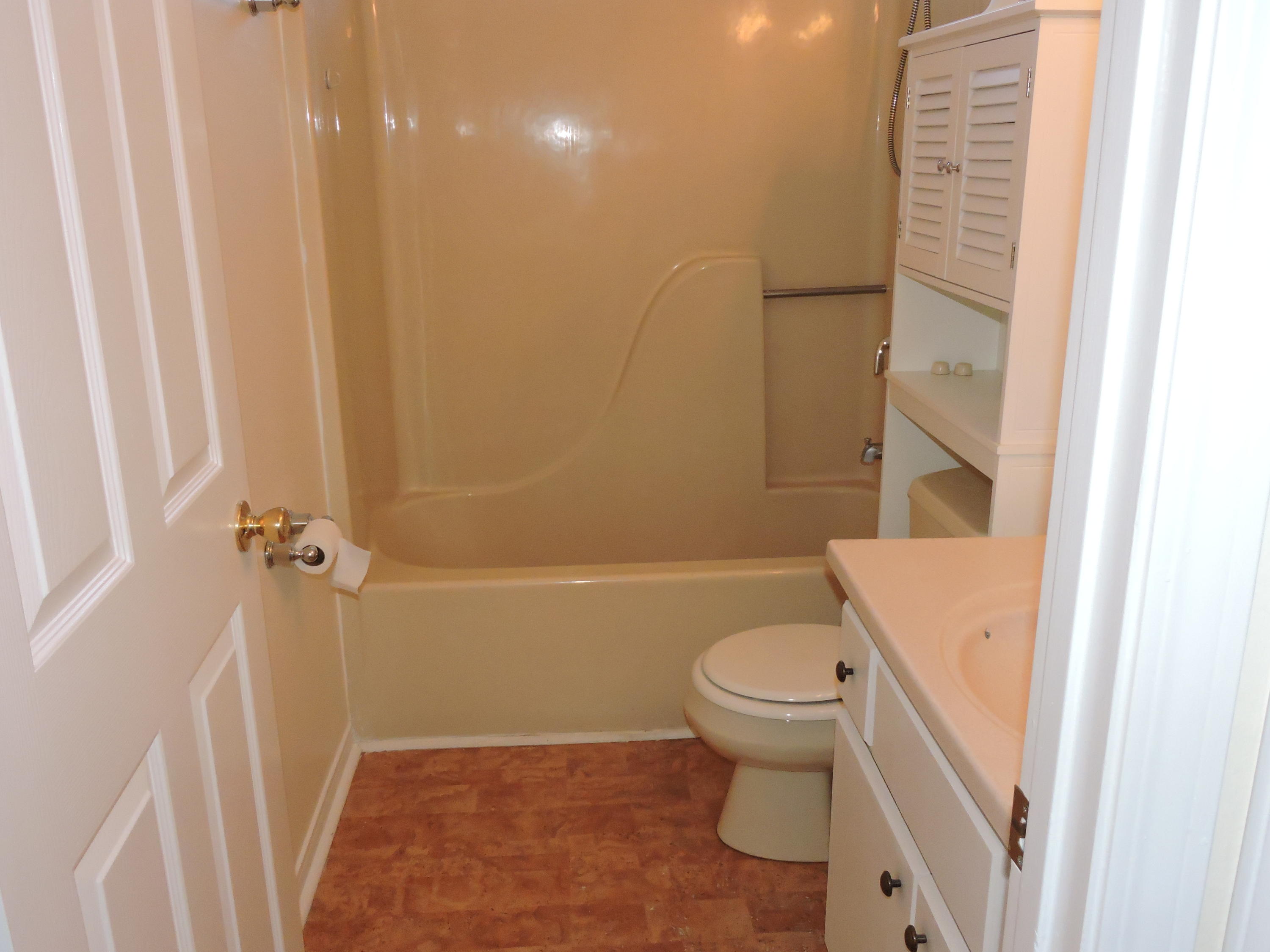 COUNTRYVIEW ESTATES 5TH ADDN - Residential Lease