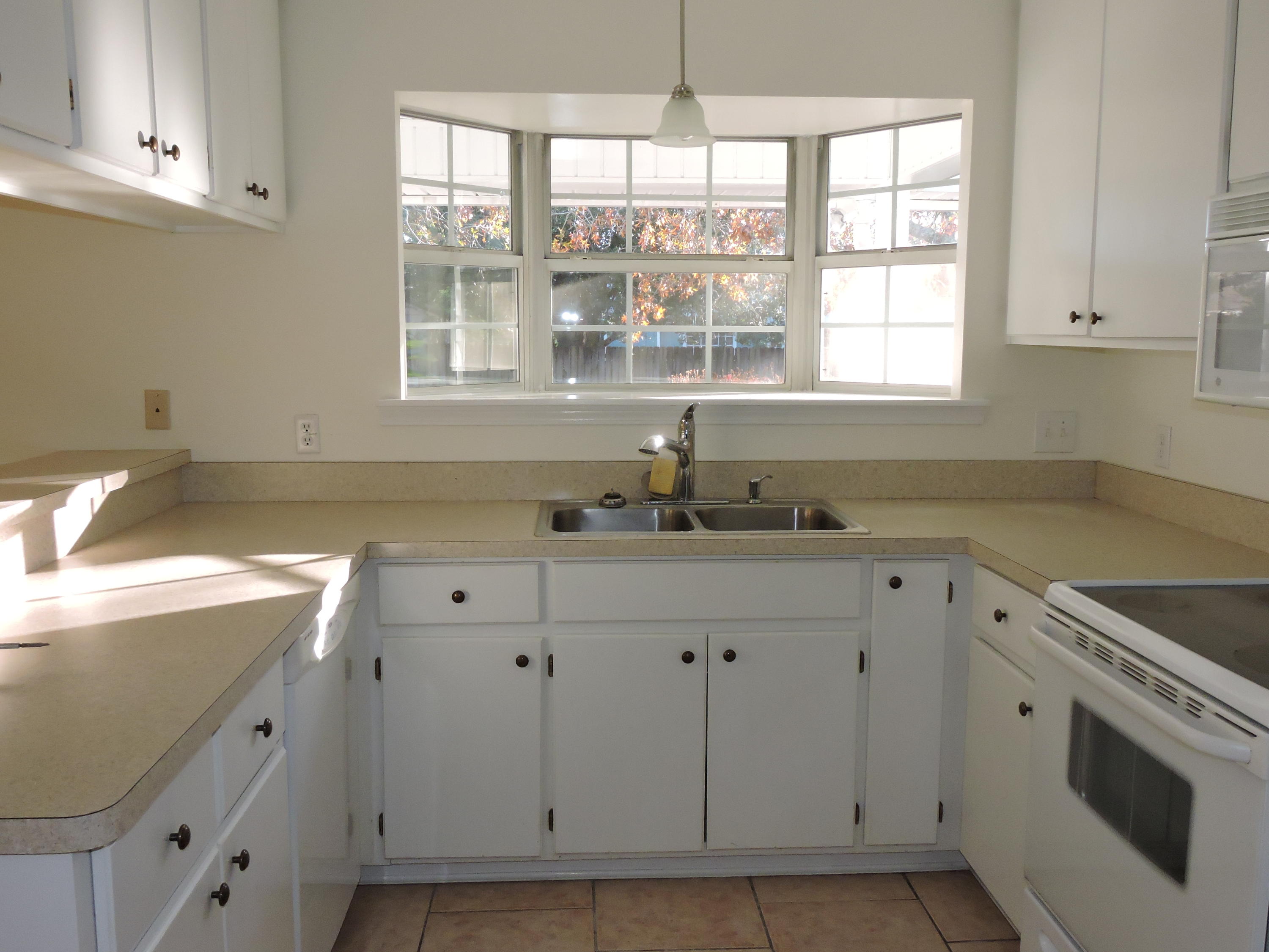 COUNTRYVIEW ESTATES 5TH ADDN - Residential Lease