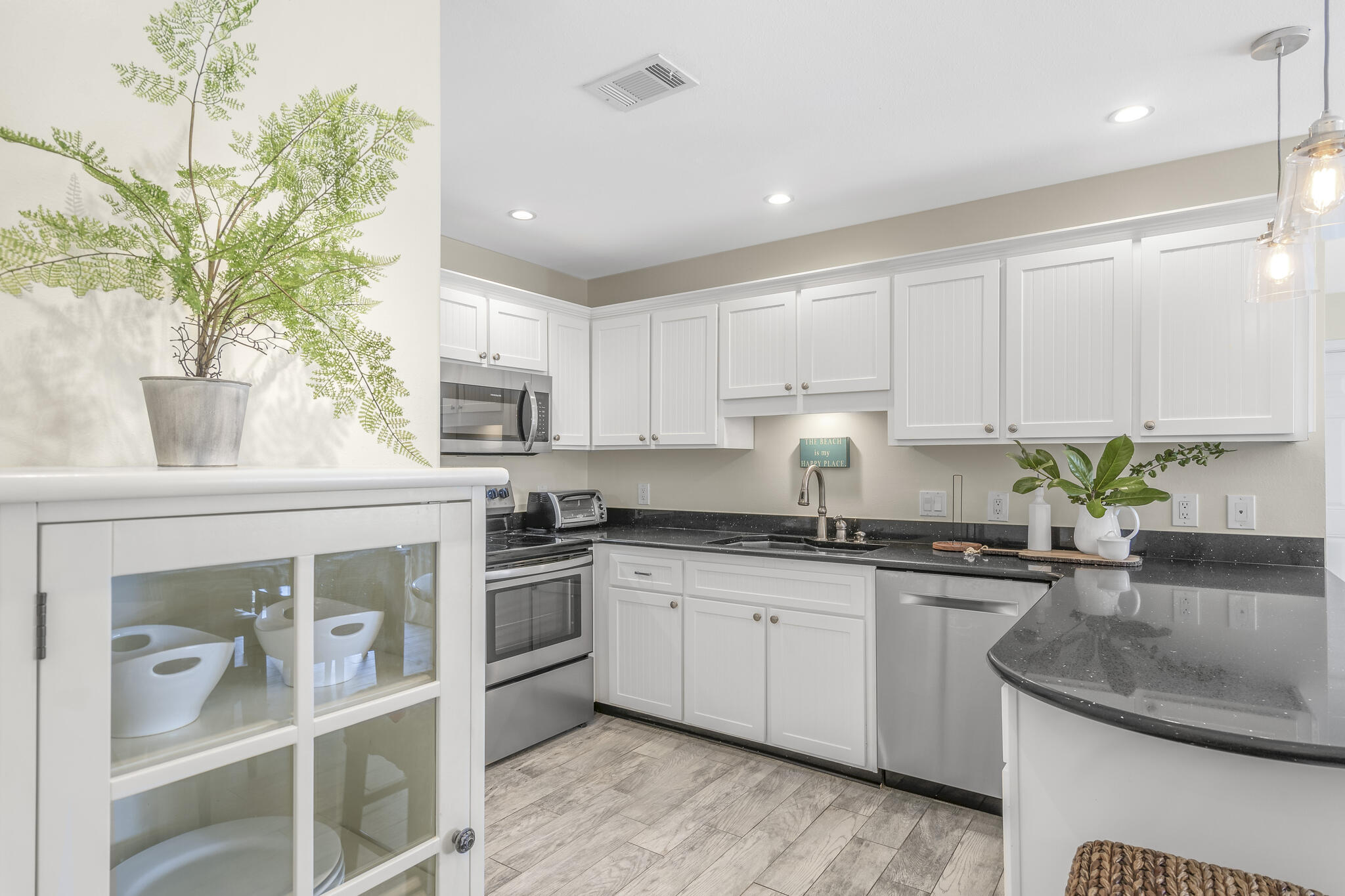 BEACHWOOD VILLAS CONDO PH 2 - Residential