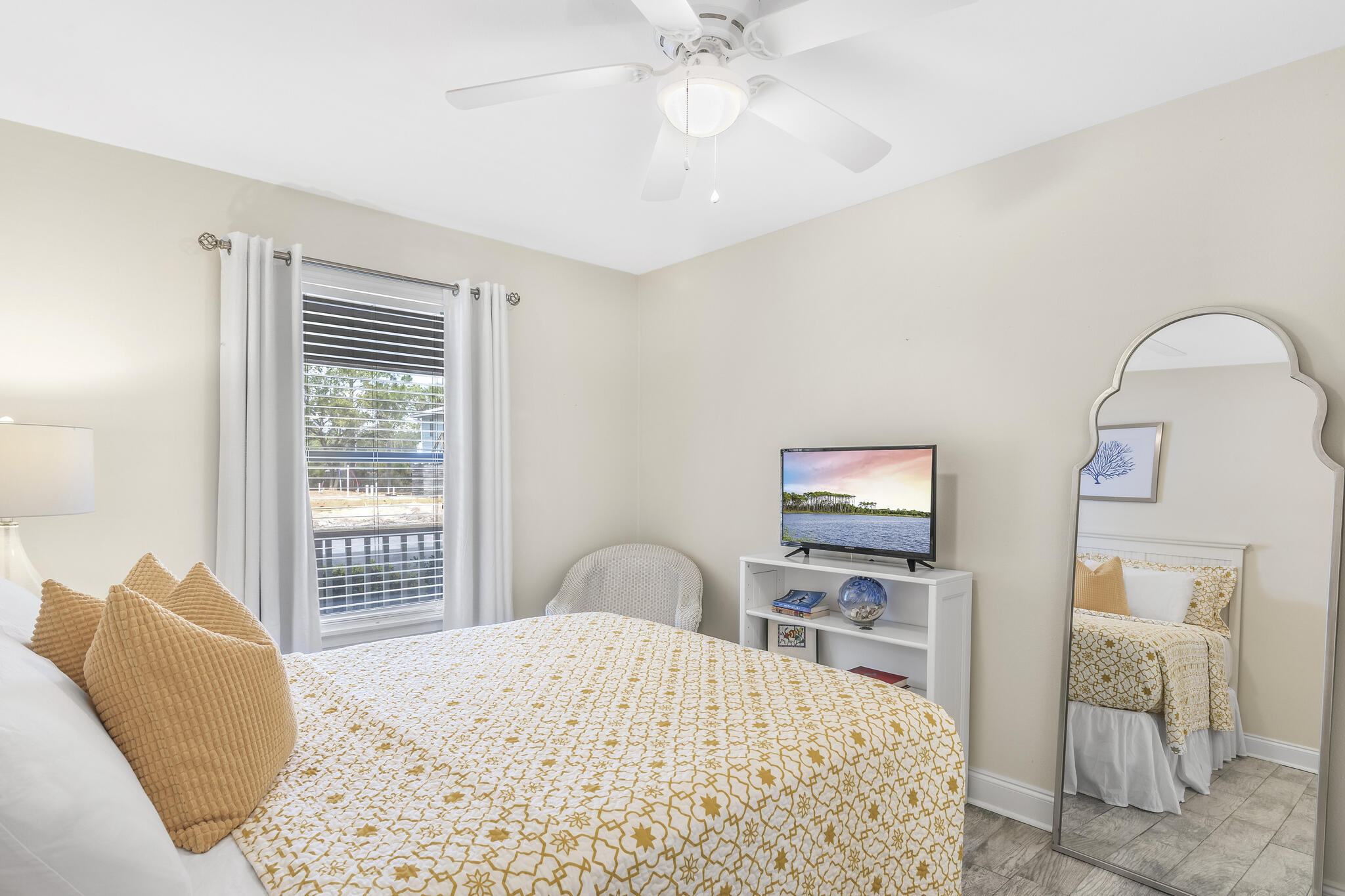 BEACHWOOD VILLAS CONDO PH 2 - Residential