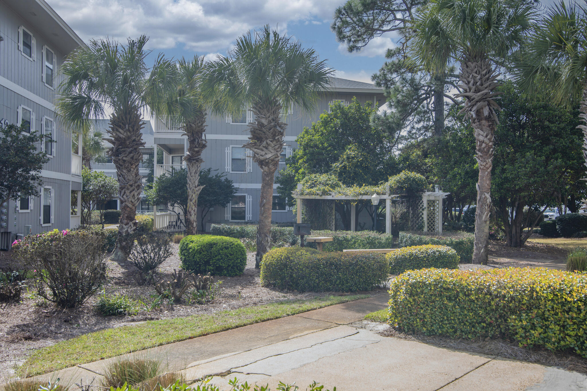 BEACHWOOD VILLAS CONDO PH 2 - Residential