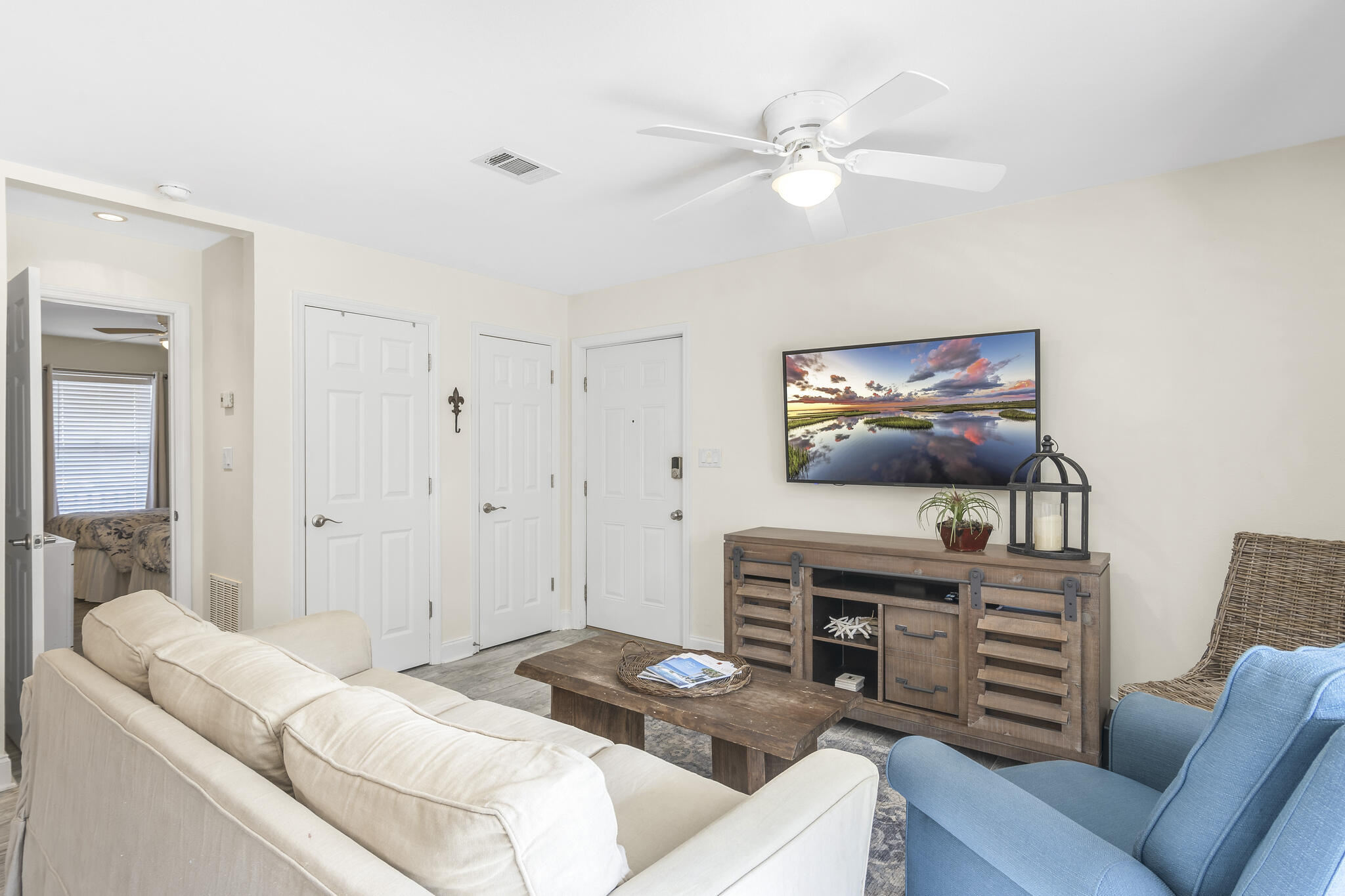 BEACHWOOD VILLAS CONDO PH 2 - Residential