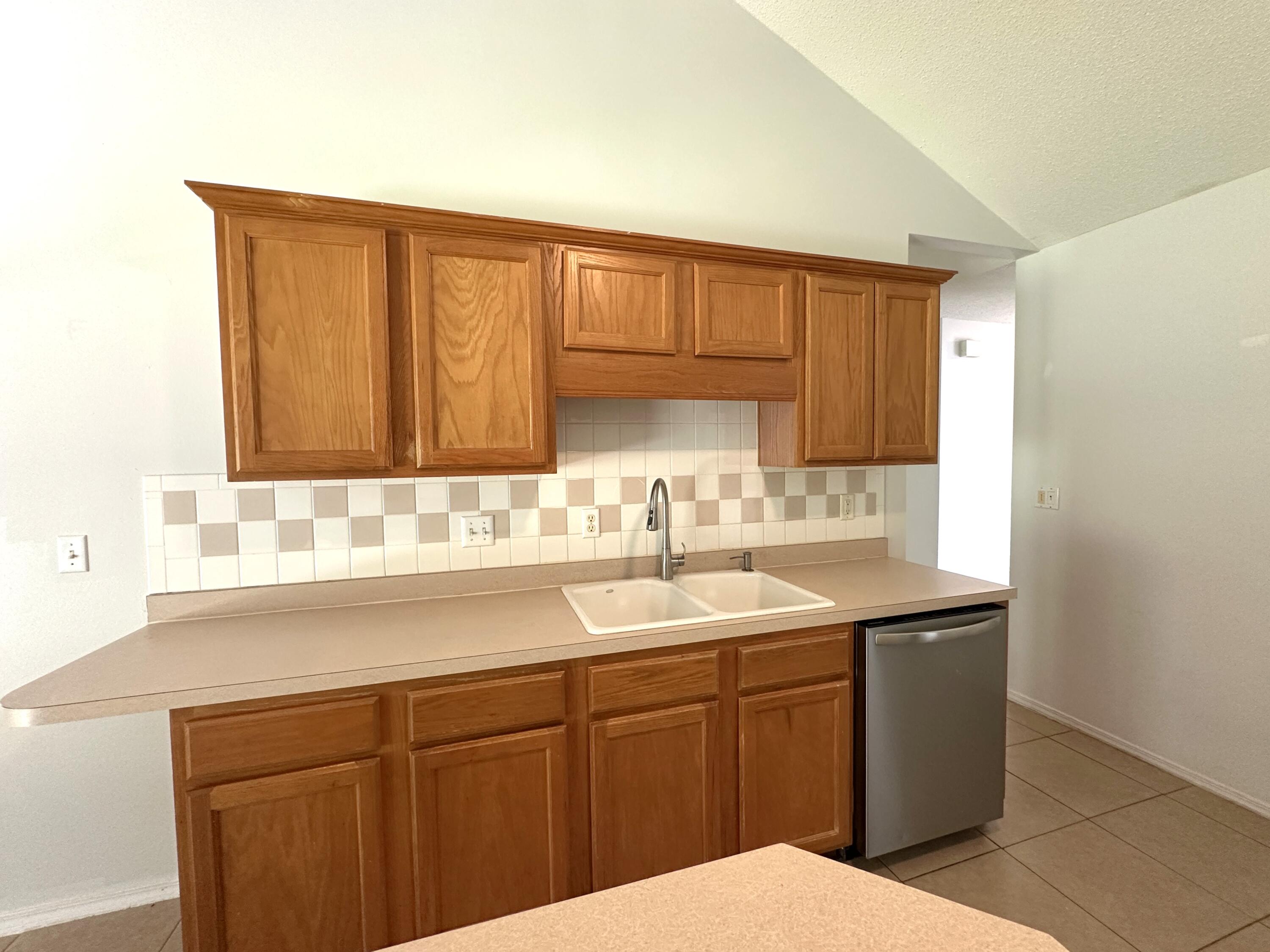 RIVERCHASE S/D PH 3 - Residential Lease