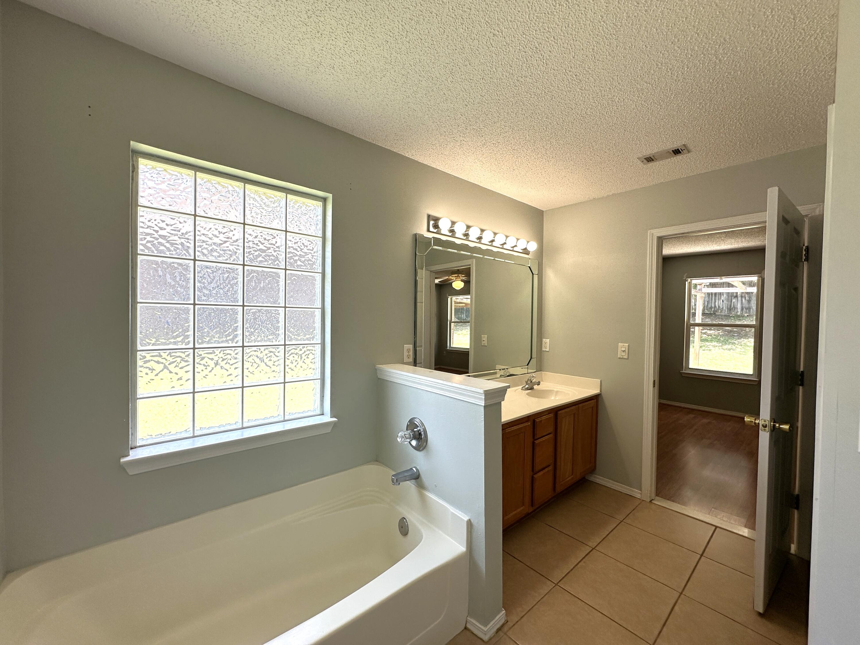 RIVERCHASE S/D PH 3 - Residential Lease
