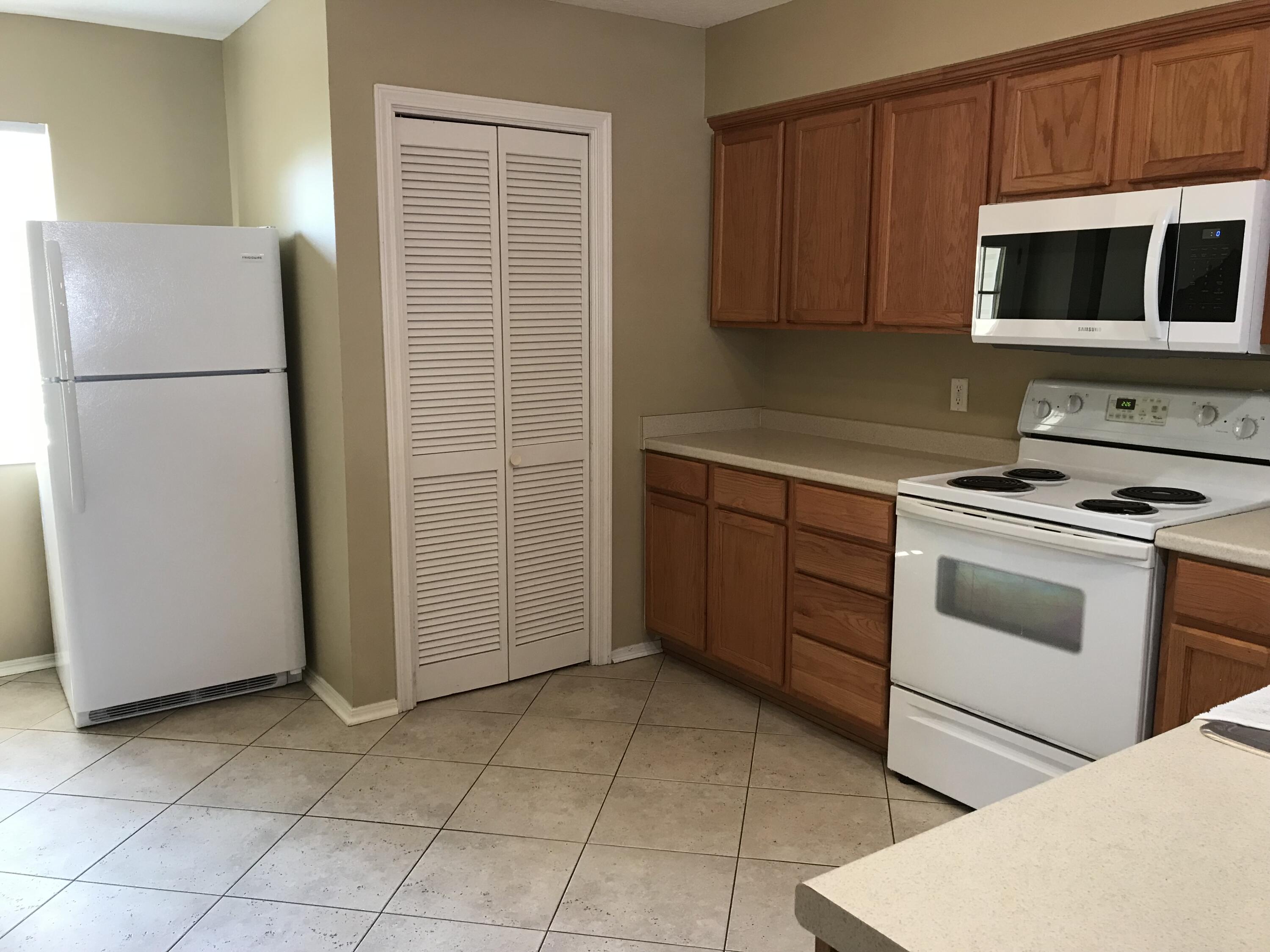 SHAY LIN T/H - Residential Lease