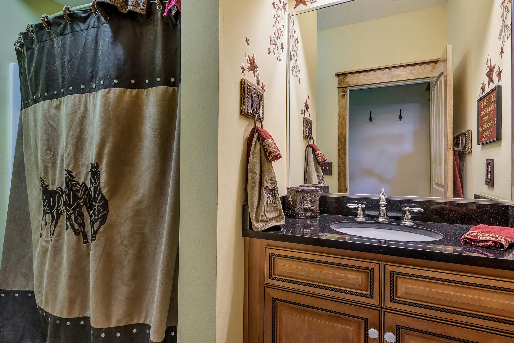 38 Acre Ranch - Farm