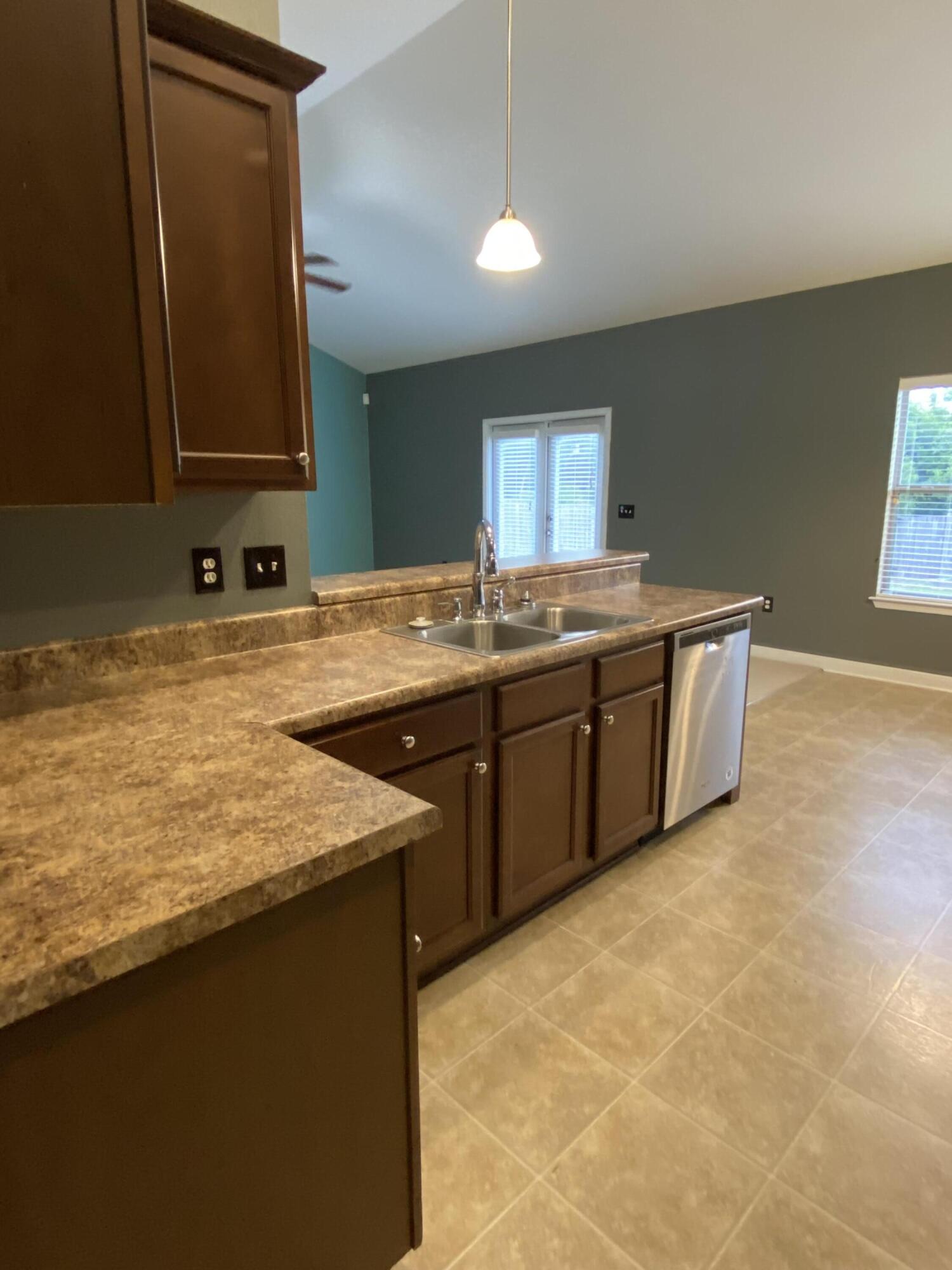 TREASURE ISLE ESTATES - Residential Lease