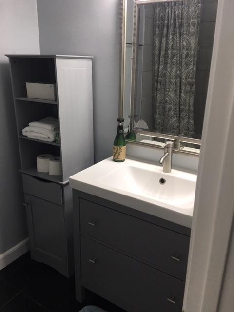 ROYAL OAK VILLAGE 2A - Residential Lease