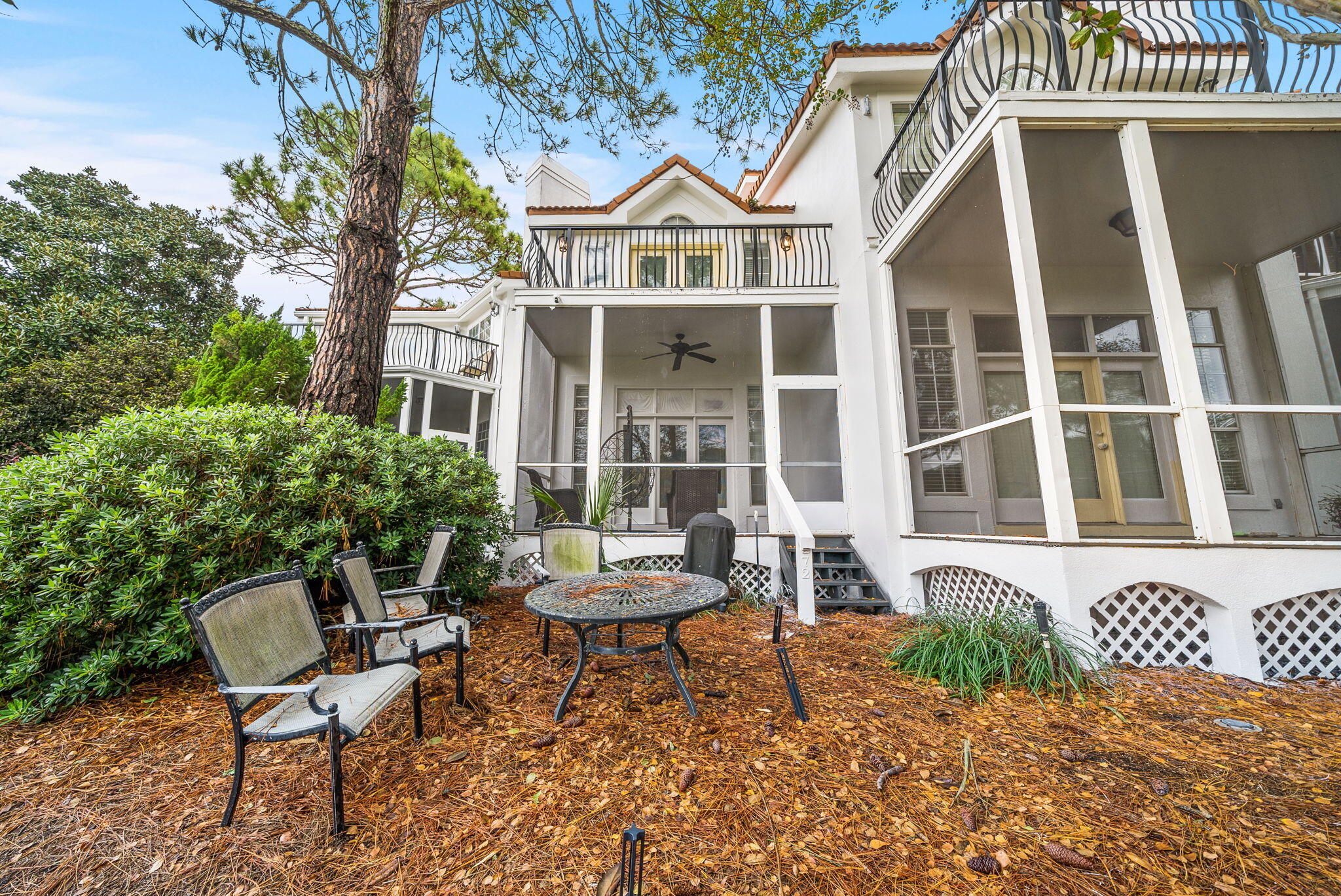 VANTAGE POINTE - Residential