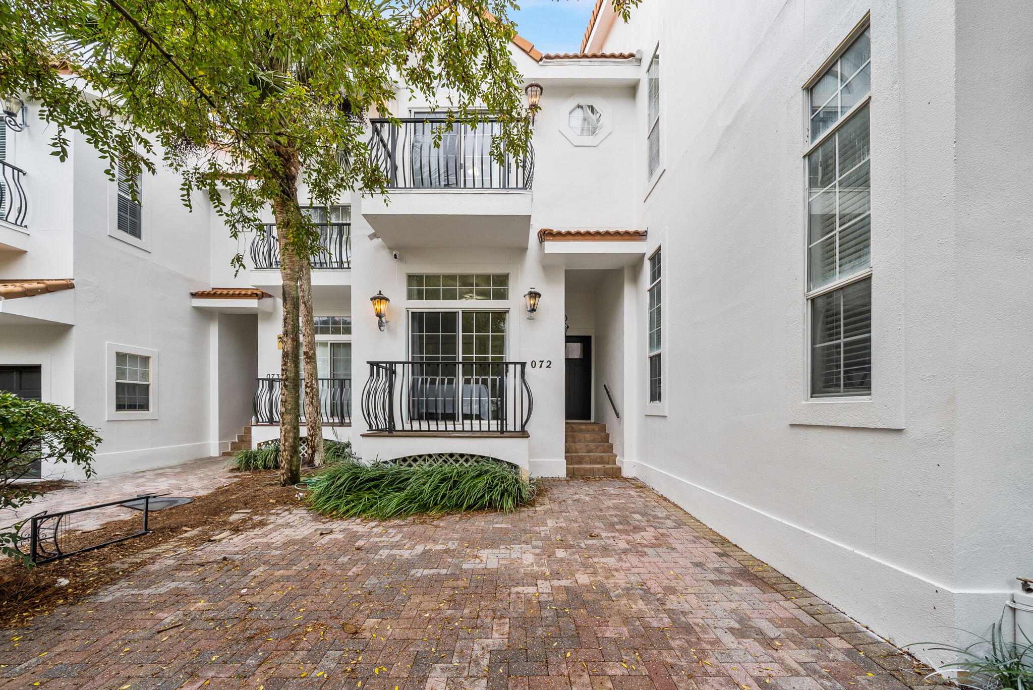 VANTAGE POINTE - Residential