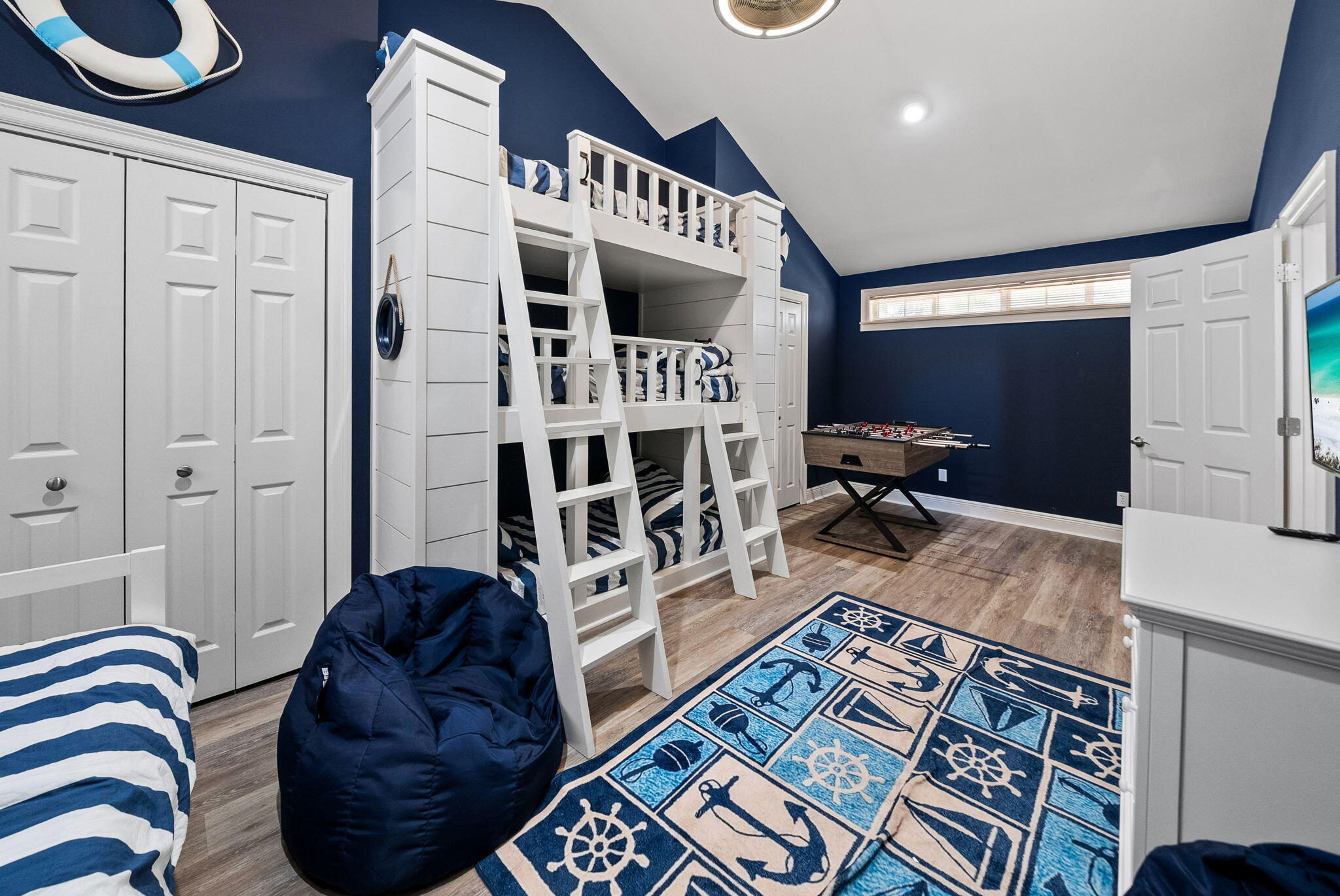 VANTAGE POINTE - Residential