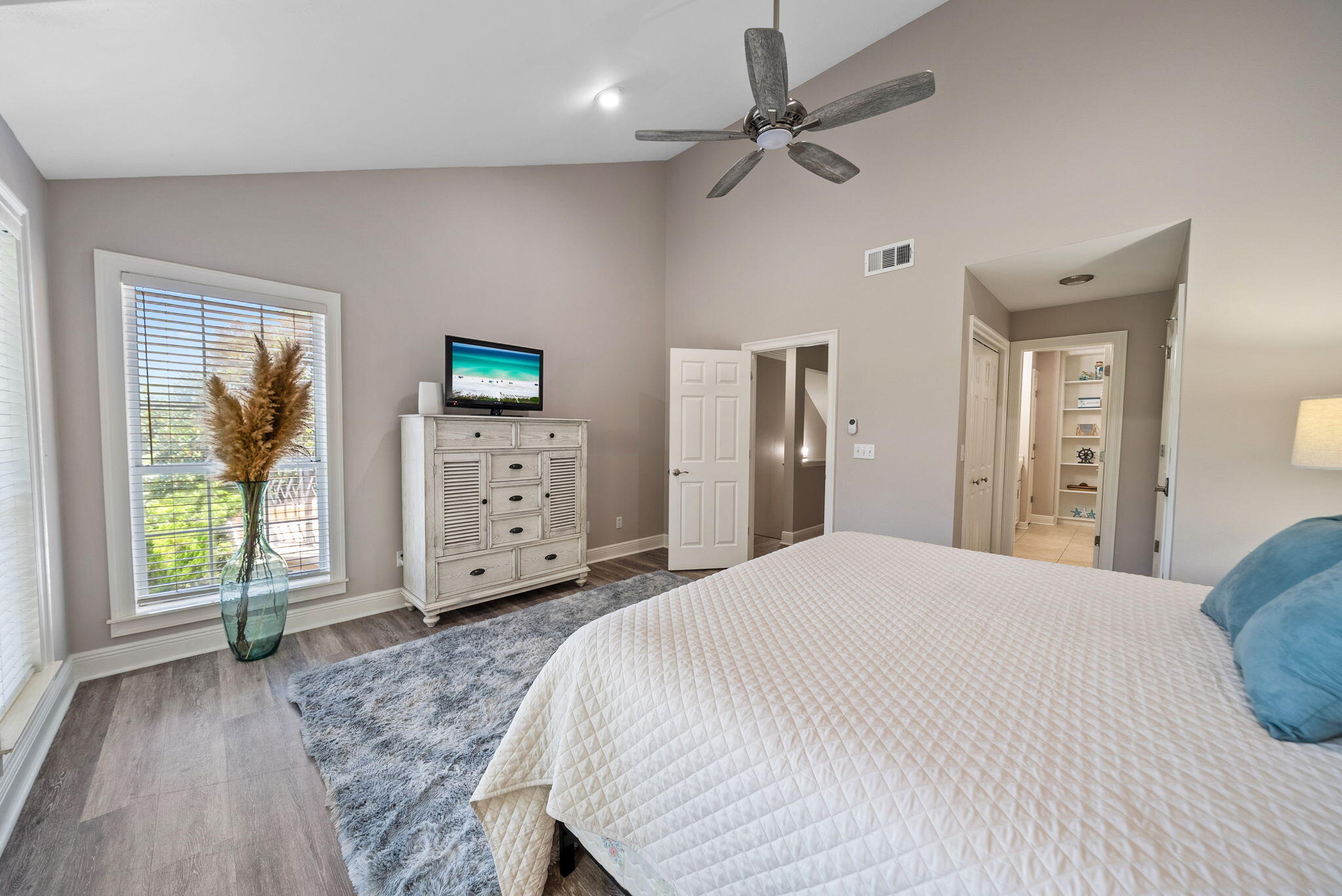 VANTAGE POINTE - Residential