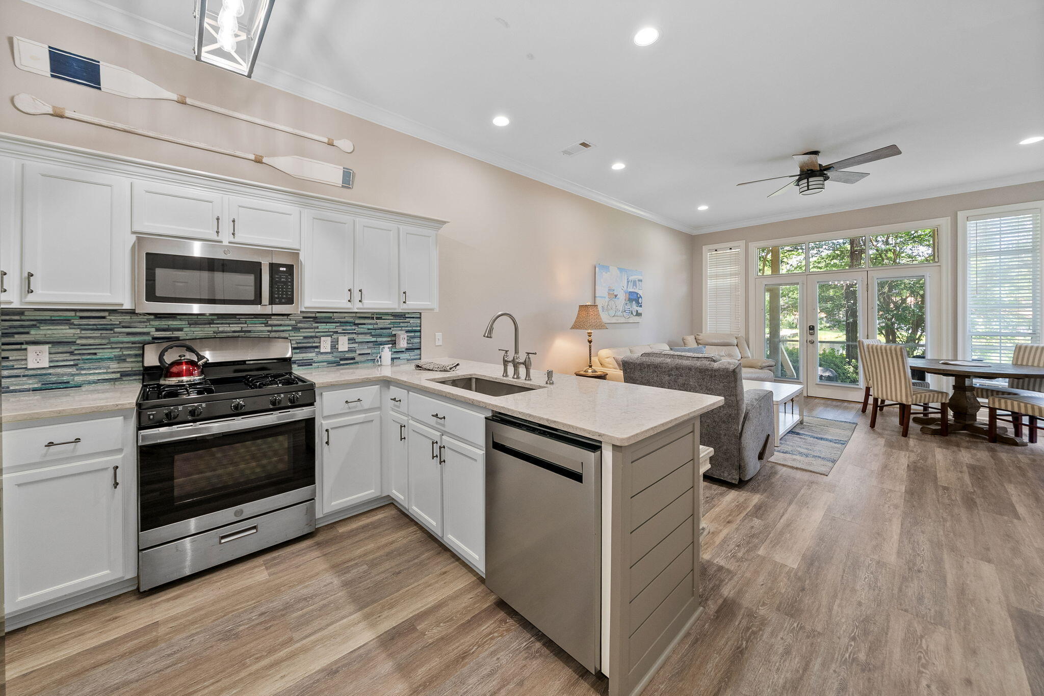 VANTAGE POINTE - Residential