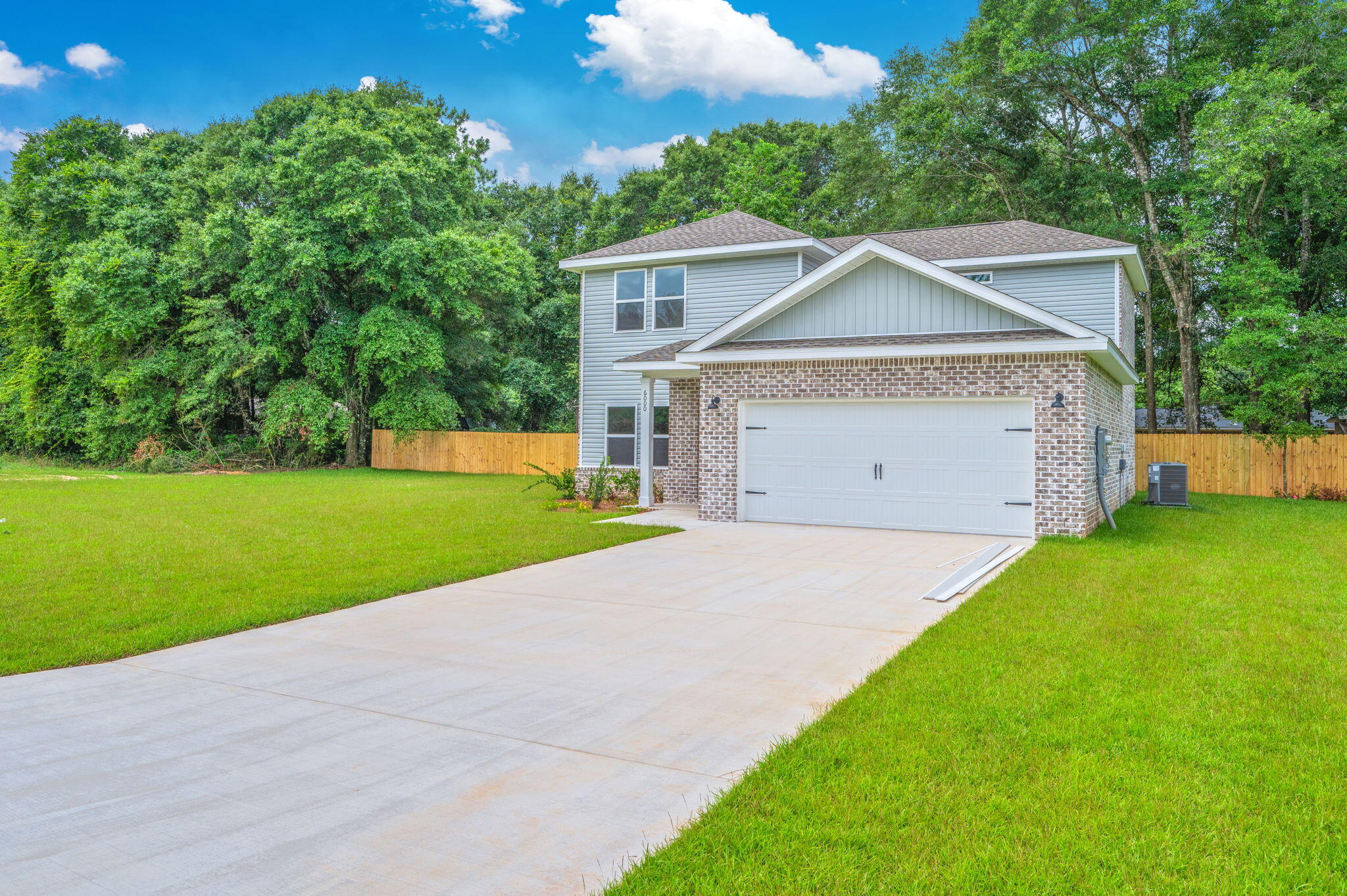 OAK HOLLOW - Residential