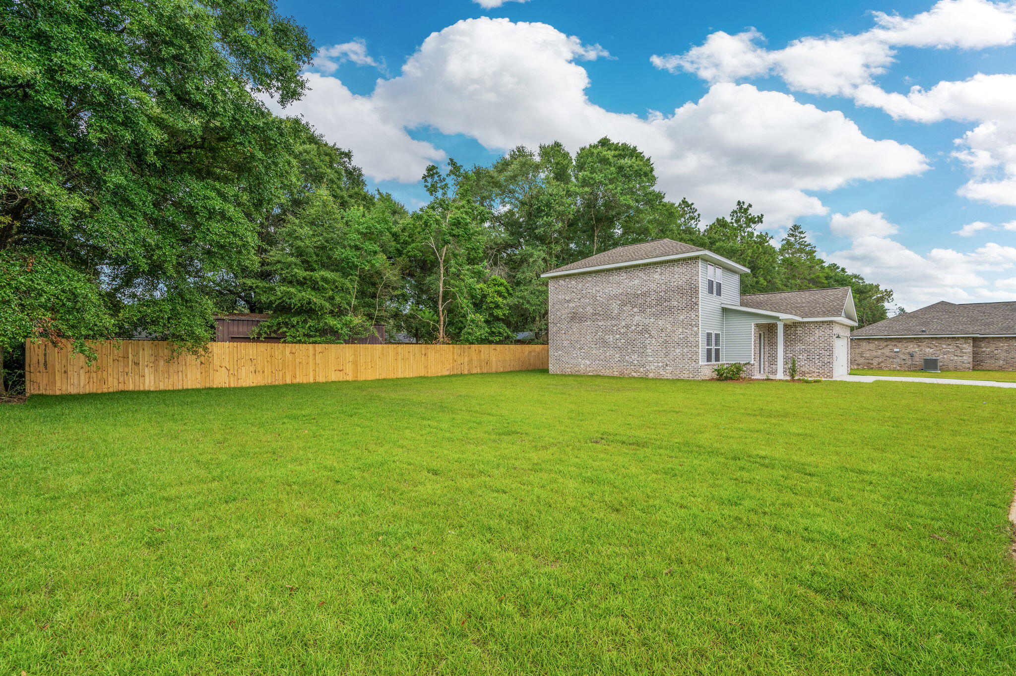 OAK HOLLOW - Residential