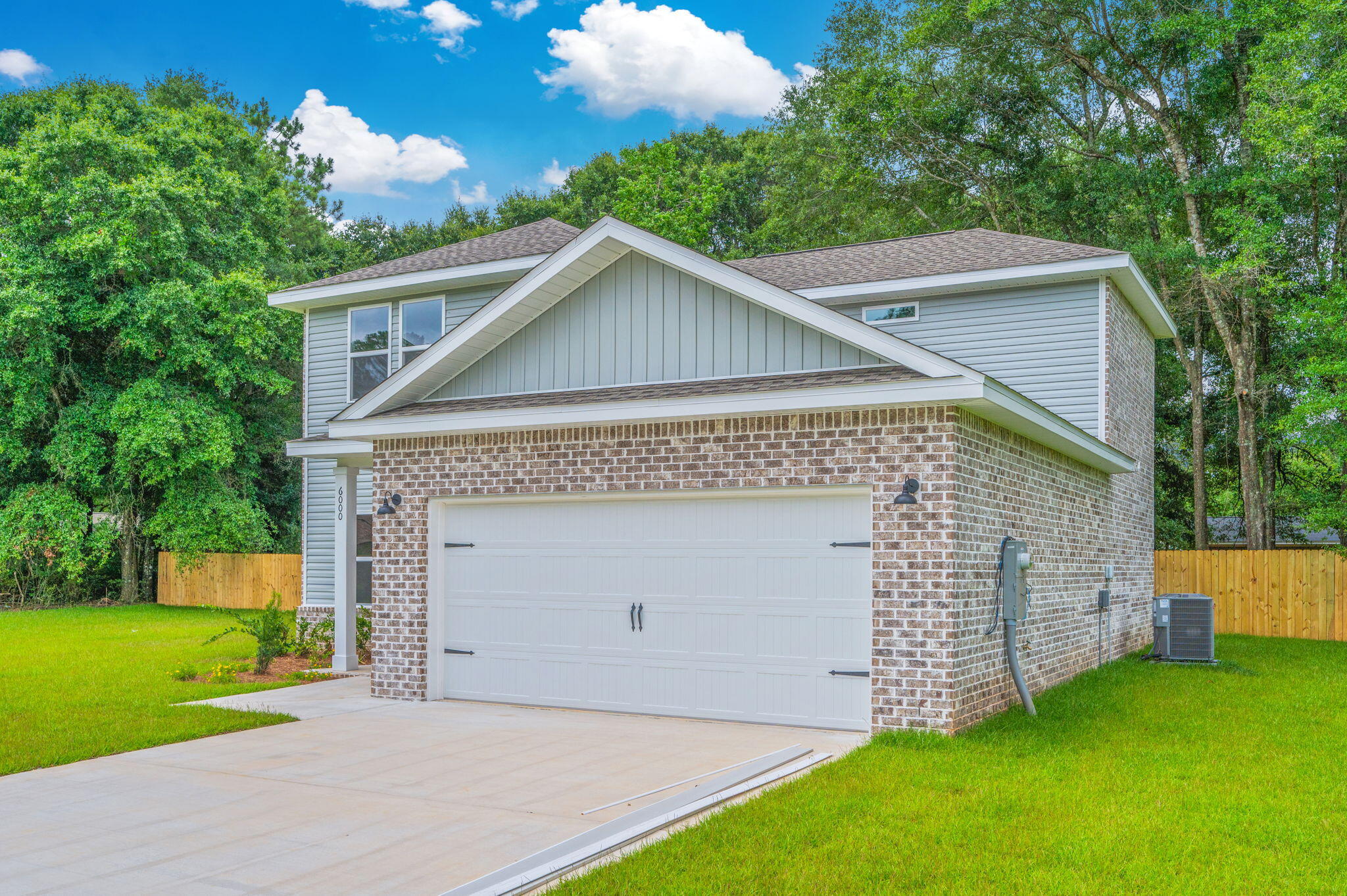 OAK HOLLOW - Residential
