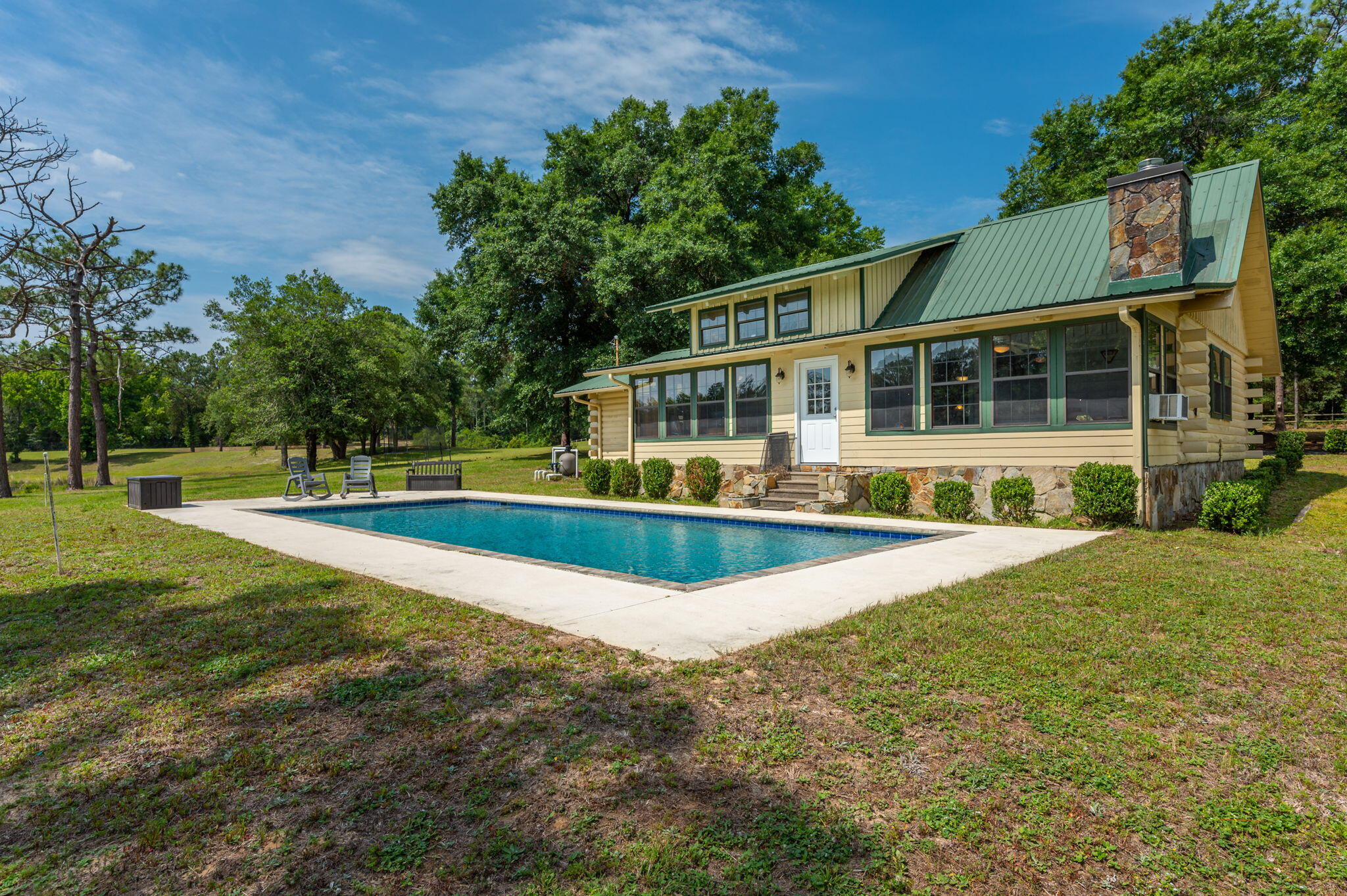 CRESTVIEW SUBURB - Farm