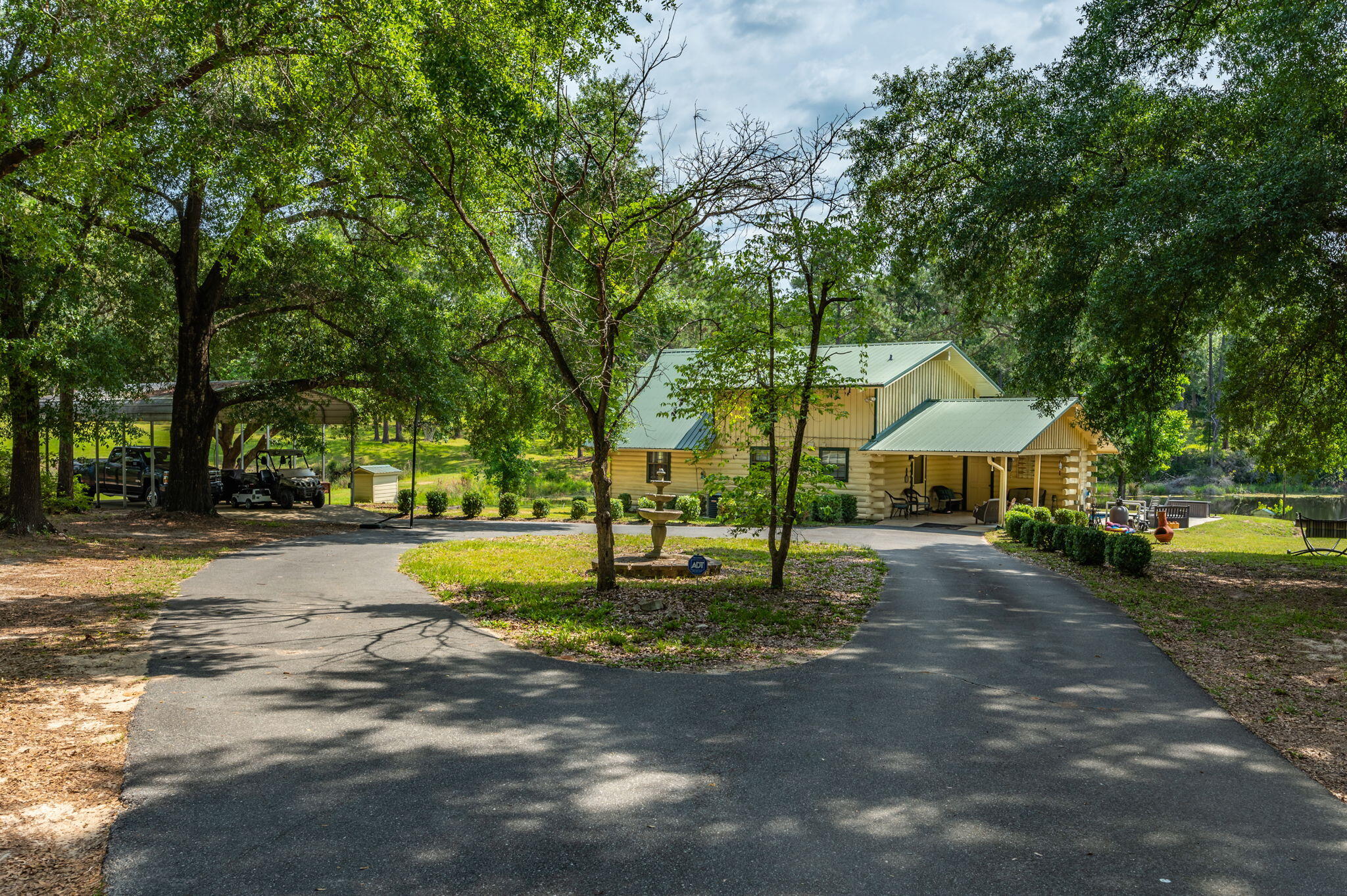 CRESTVIEW SUBURB - Farm