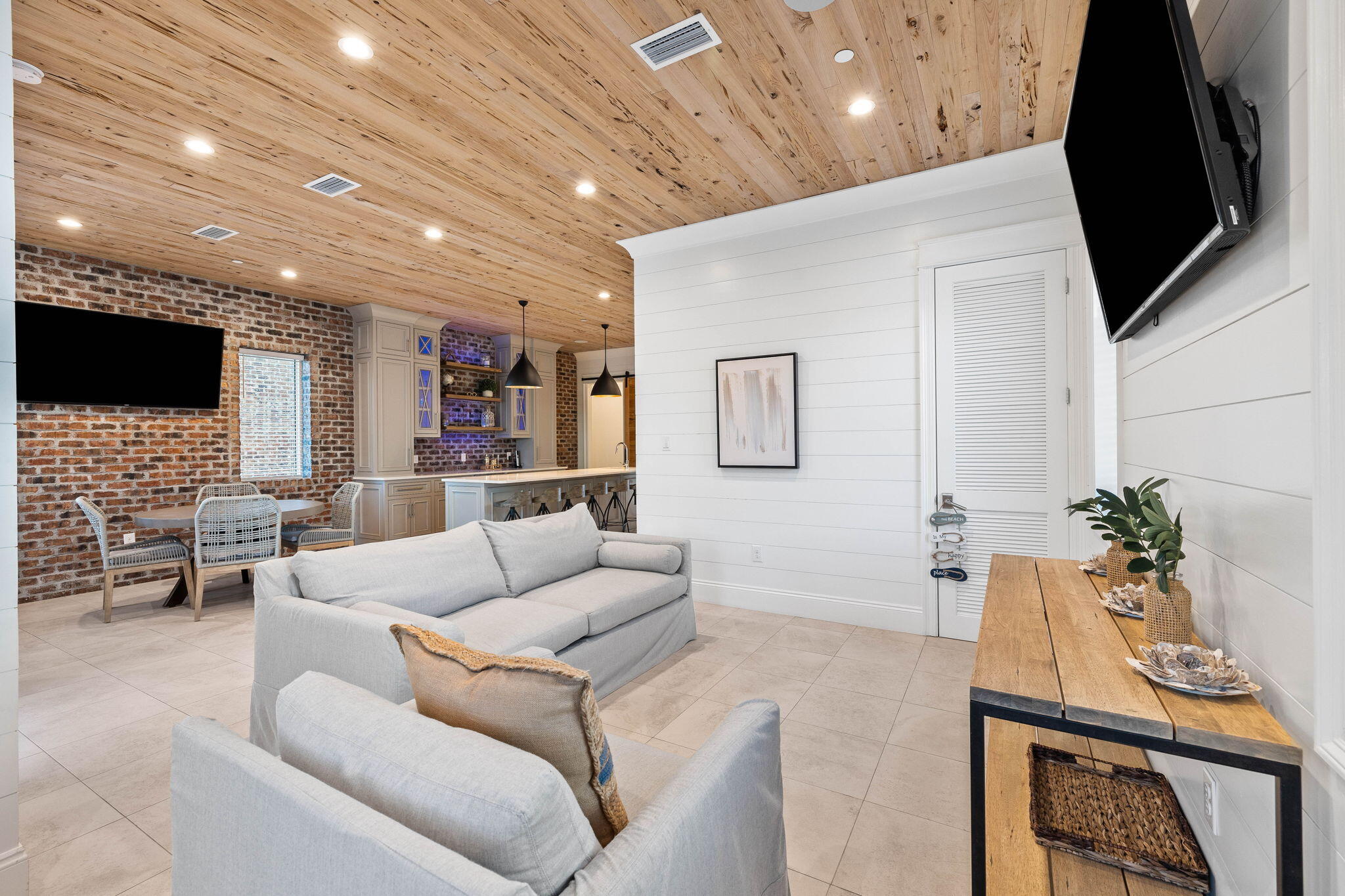 Gulf Shore Manor - Residential