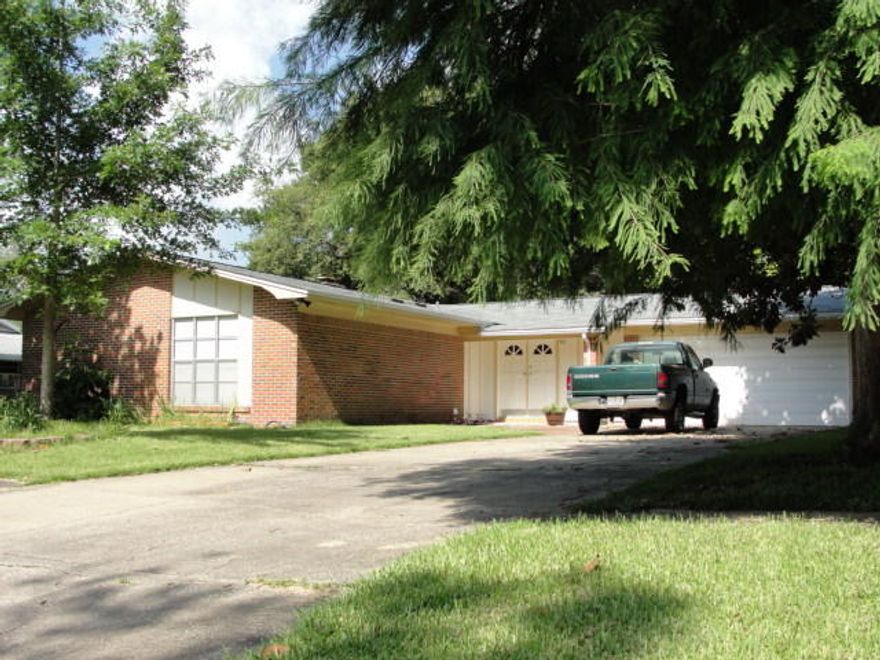 Price reduced! This is it! Great, move-in ready, family home in the desirable Kenwood neighborhood. Located one block from the neighborhood elementary school. Very livable floor plan with a lot to offer, including fireplace and interior laundry. This home includes two spacious living areas and many new features and upgrades, including a new roof in Nov. 2013; new sliding glass doors & large rear deck in Nov. 2013; painted throughout last fall; refrigerator, dishwasher and water heater, 1, 2 & 4 yrs old respectively. This home is neat and clean - ready for your family! This would also make a great rental property for investors!