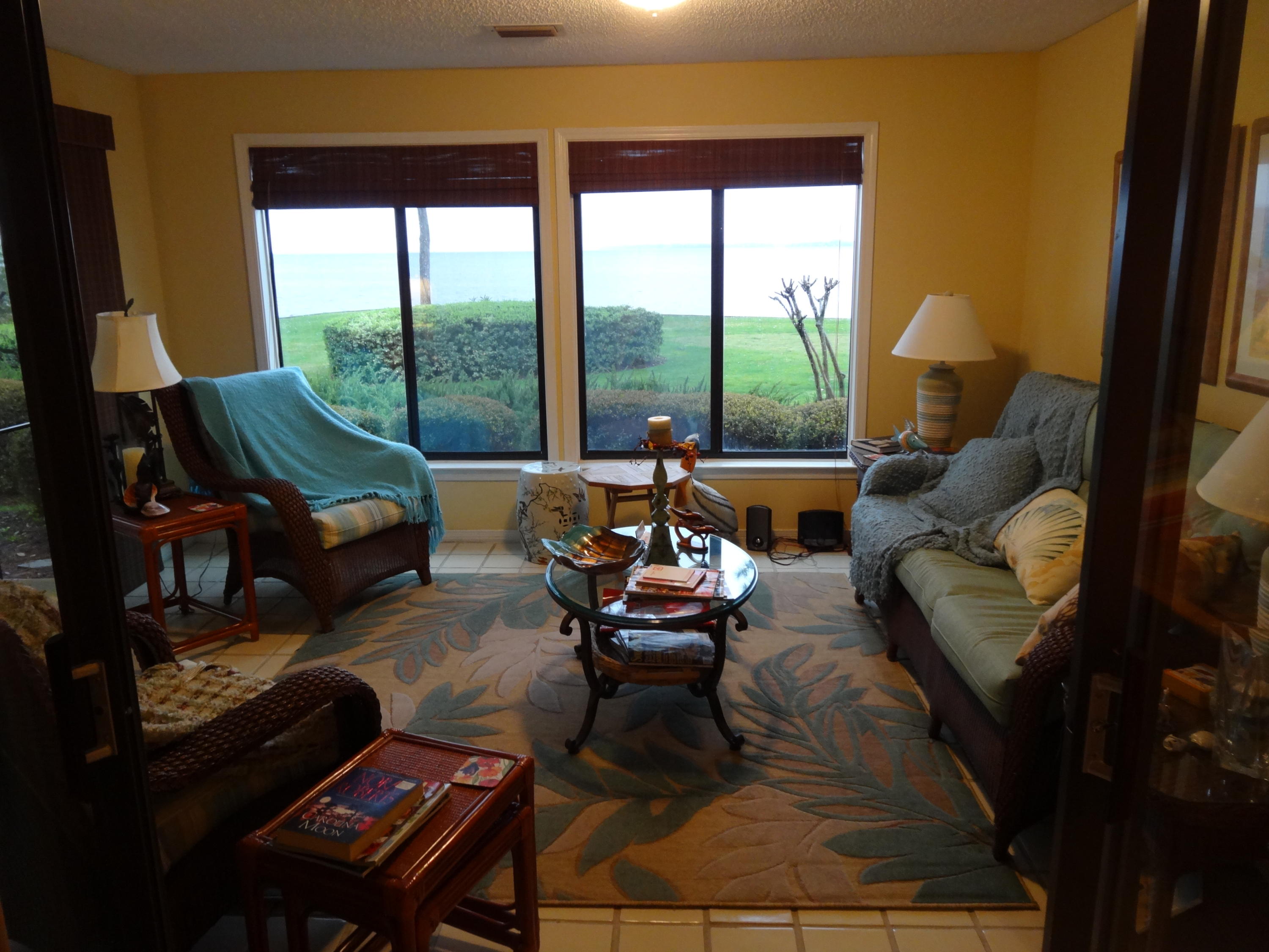 BAY VILLAS CONDOS - Residential