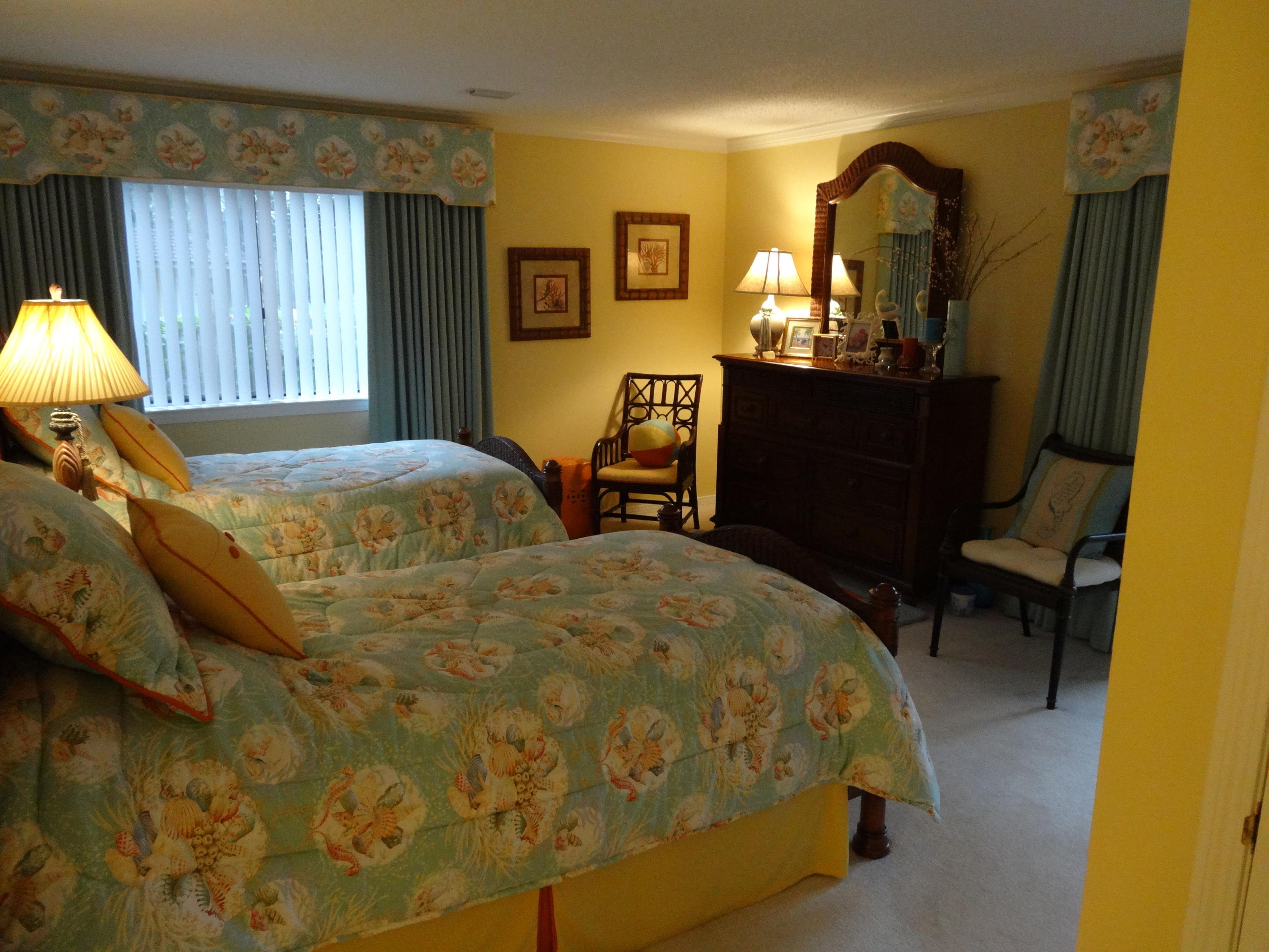 BAY VILLAS CONDOS - Residential