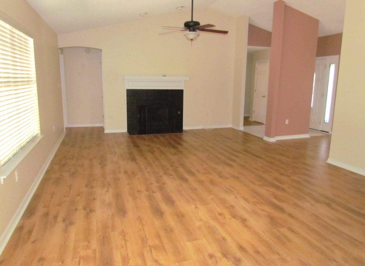 ROCKY BAYOU COUNTRY CLUB ESTATES 7 - Residential Lease