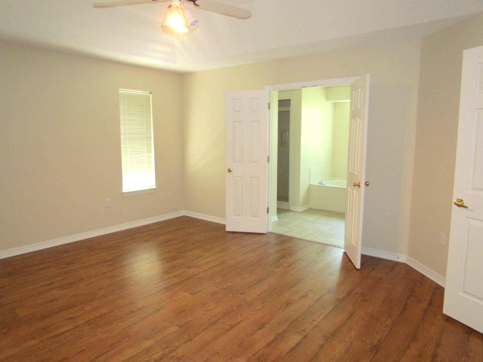 ROCKY BAYOU COUNTRY CLUB ESTATES 7 - Residential Lease