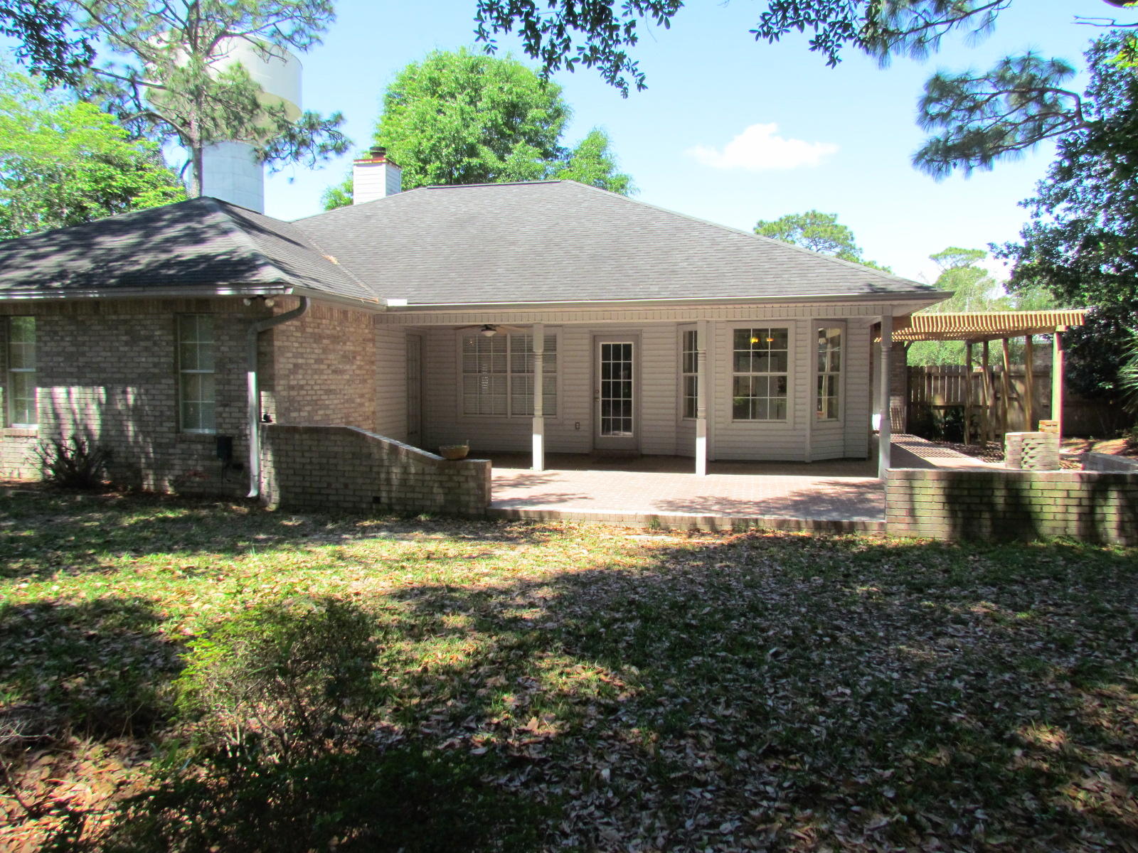 ROCKY BAYOU COUNTRY CLUB ESTATES 7 - Residential Lease