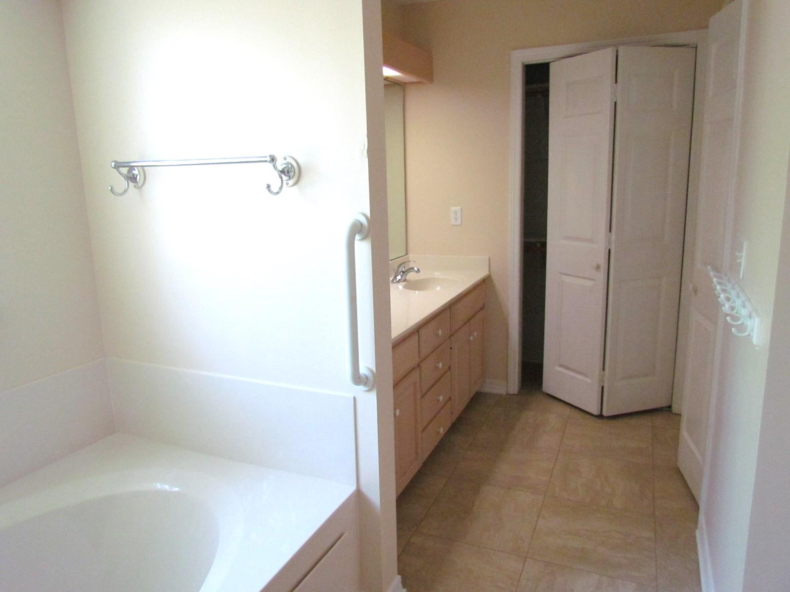 ROCKY BAYOU COUNTRY CLUB ESTATES 7 - Residential Lease