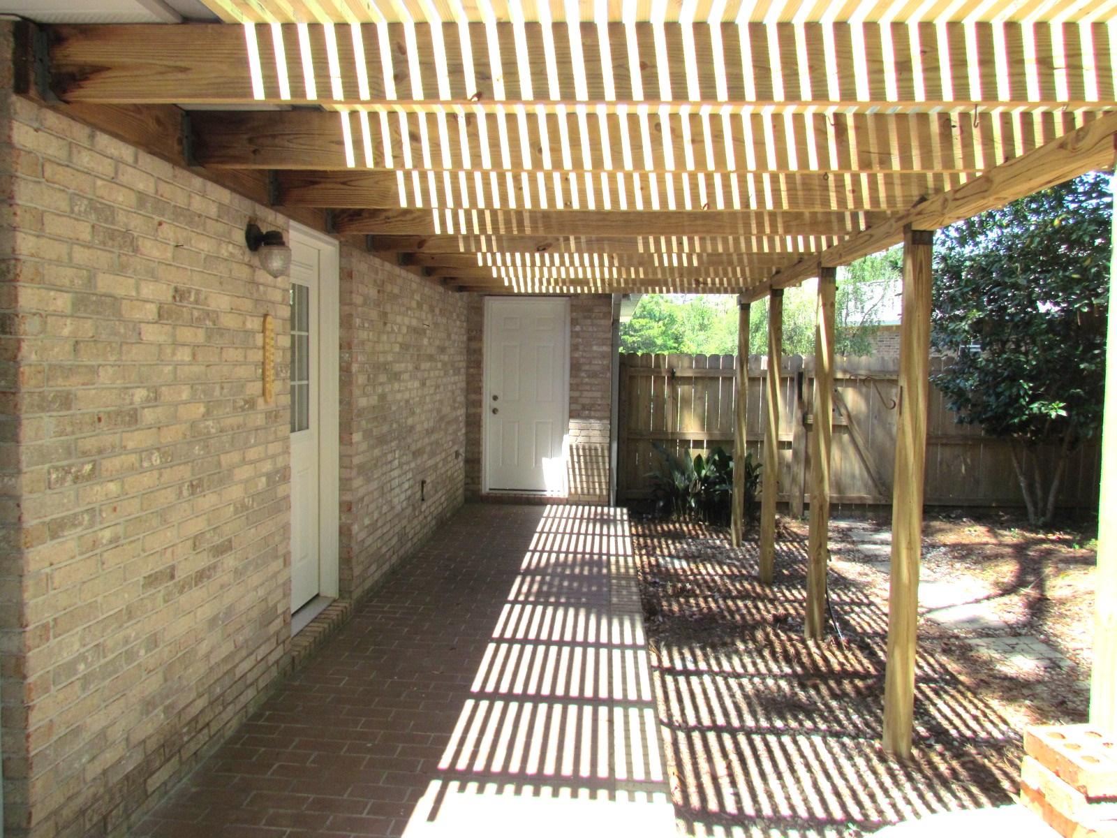 ROCKY BAYOU COUNTRY CLUB ESTATES 7 - Residential Lease