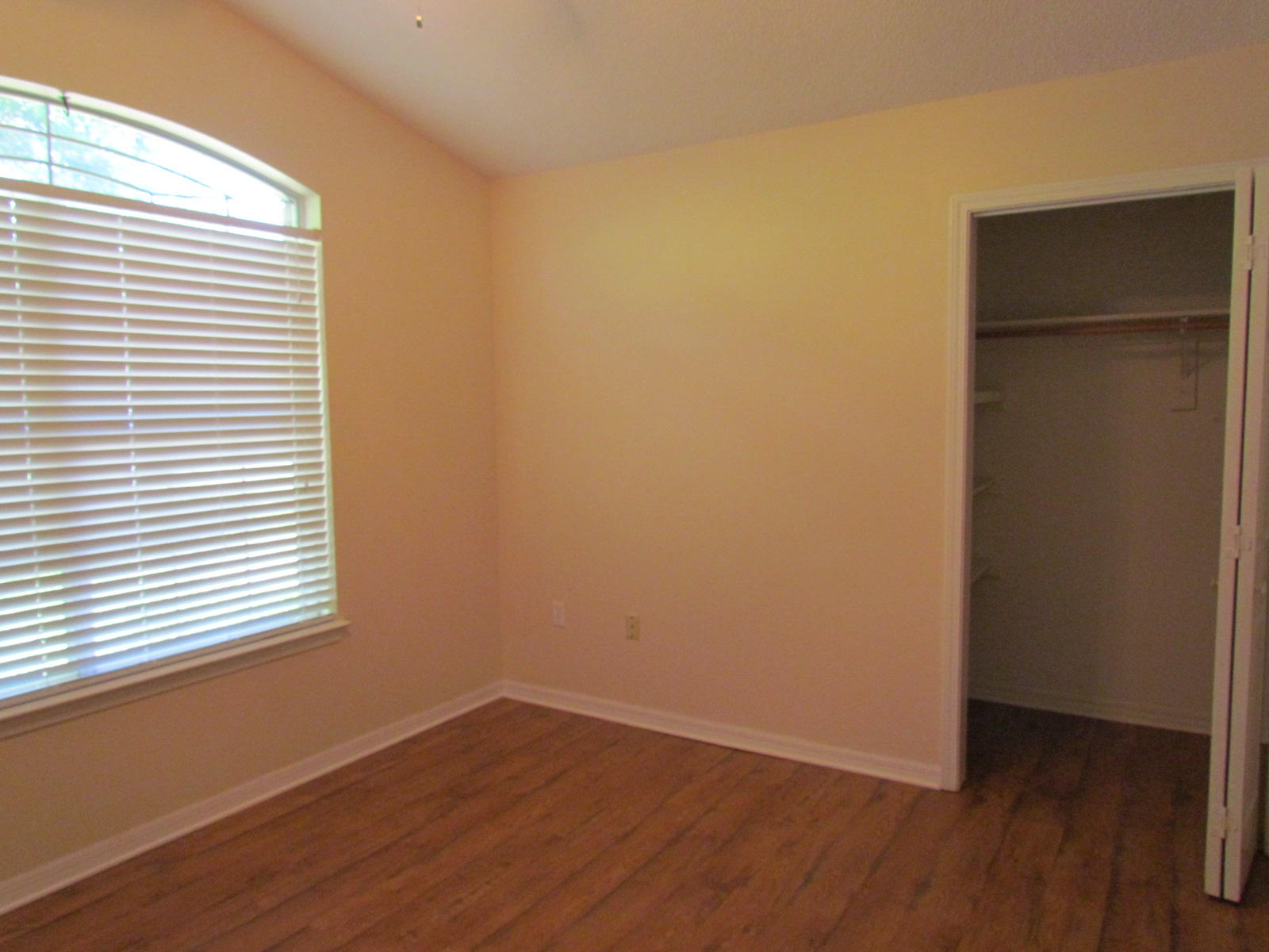 ROCKY BAYOU COUNTRY CLUB ESTATES 7 - Residential Lease