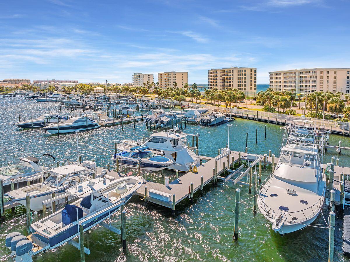 WATERVIEW TOWERS YACHT CLUB - Residential