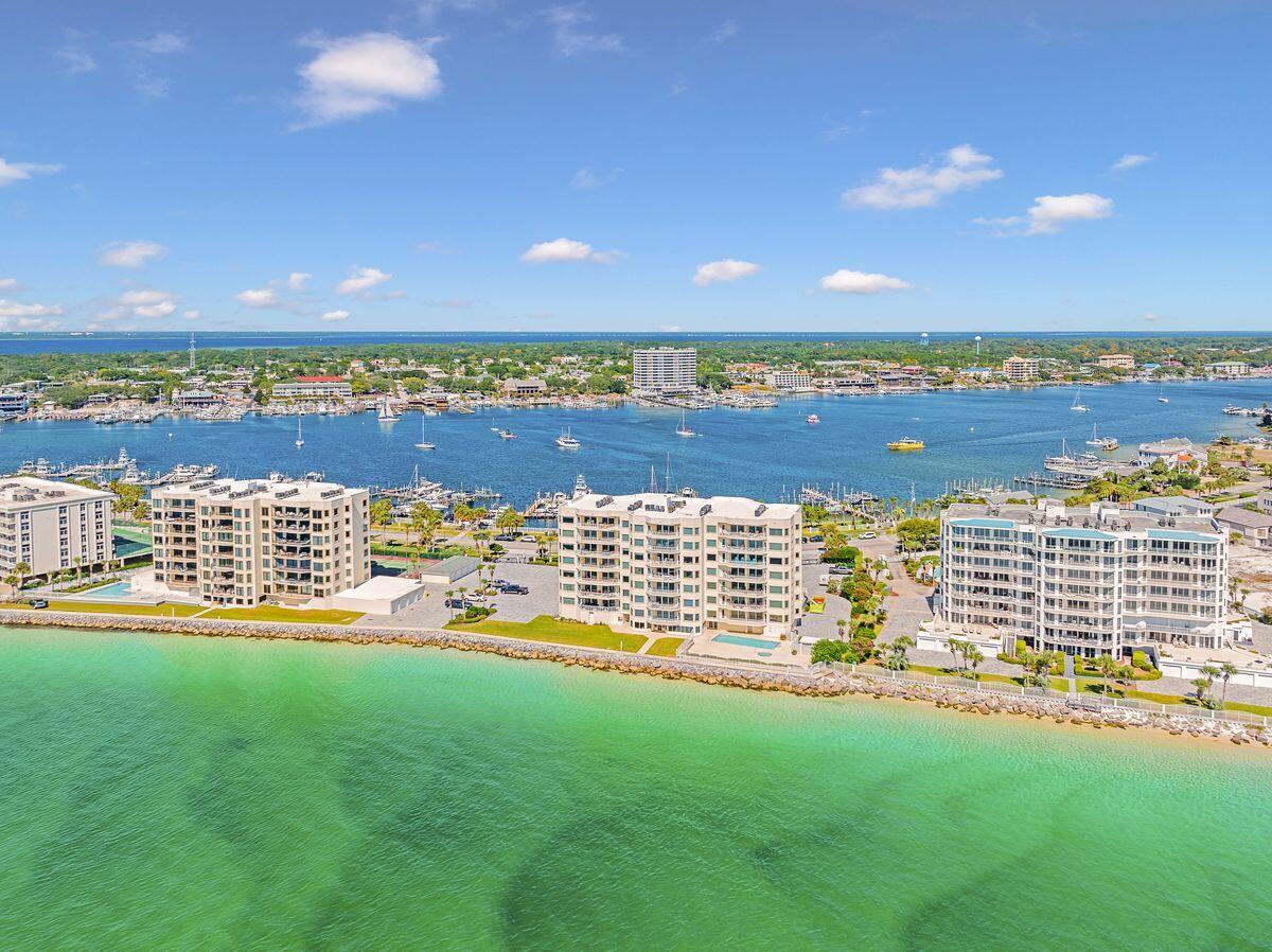 WATERVIEW TOWERS YACHT CLUB - Residential