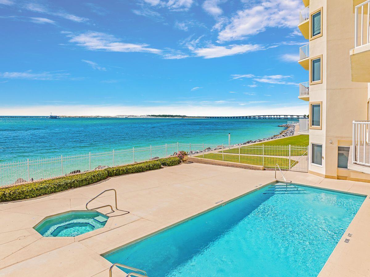 WATERVIEW TOWERS YACHT CLUB - Residential