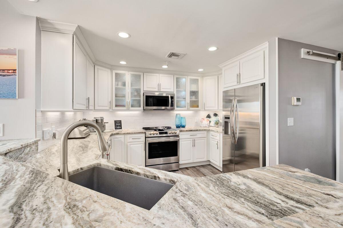 WATERVIEW TOWERS YACHT CLUB - Residential