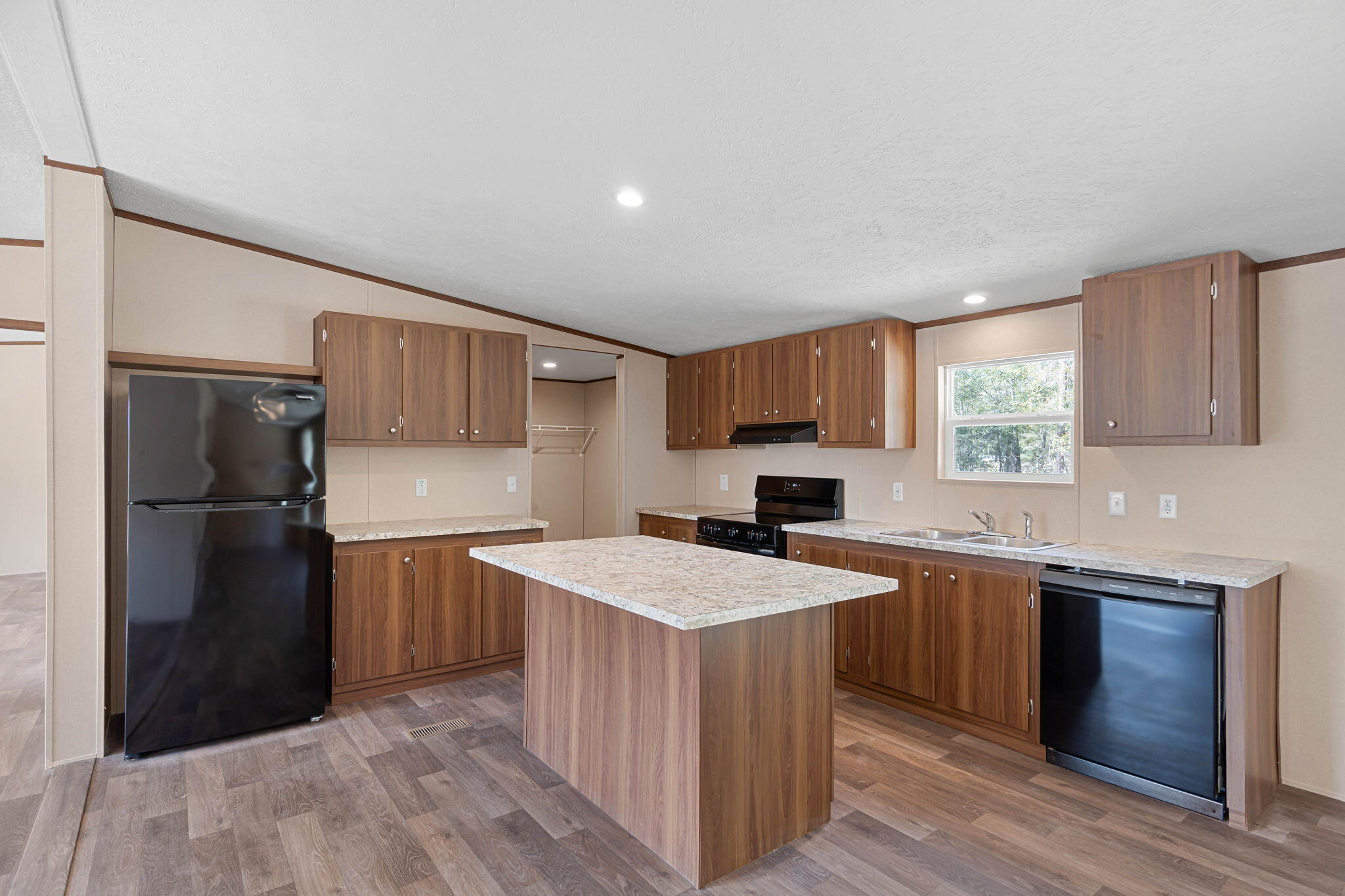 OAKWOOD LAKES ESTATES - Residential