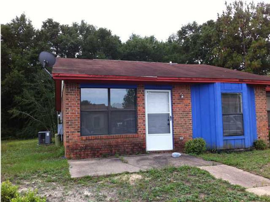 End Unit! Call today to view this cute 2BR/1BA apartment with living room, kitchen/dining combo, 1 bath, and 2 bedrooms. All flooring is wood and tiled. Also includes washer/dryer (not warranted). Won't last long!