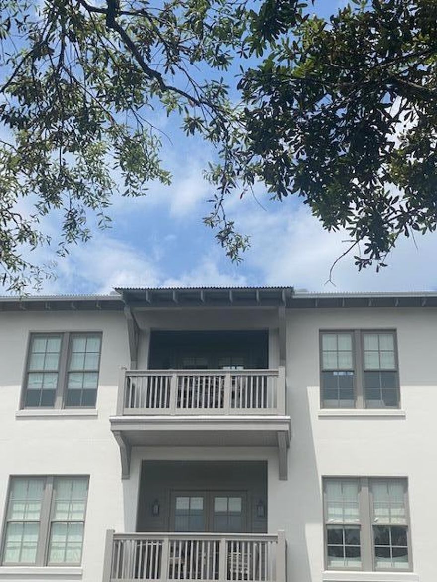 Newly Renovated 3rd Floor Penthouse Condo with nice views over the square. Vaulted ceilings, new cabinetry and lots of storage, new tile in all baths, new kitchen. 2 bedrooms, plus a nice bunkroom/office.