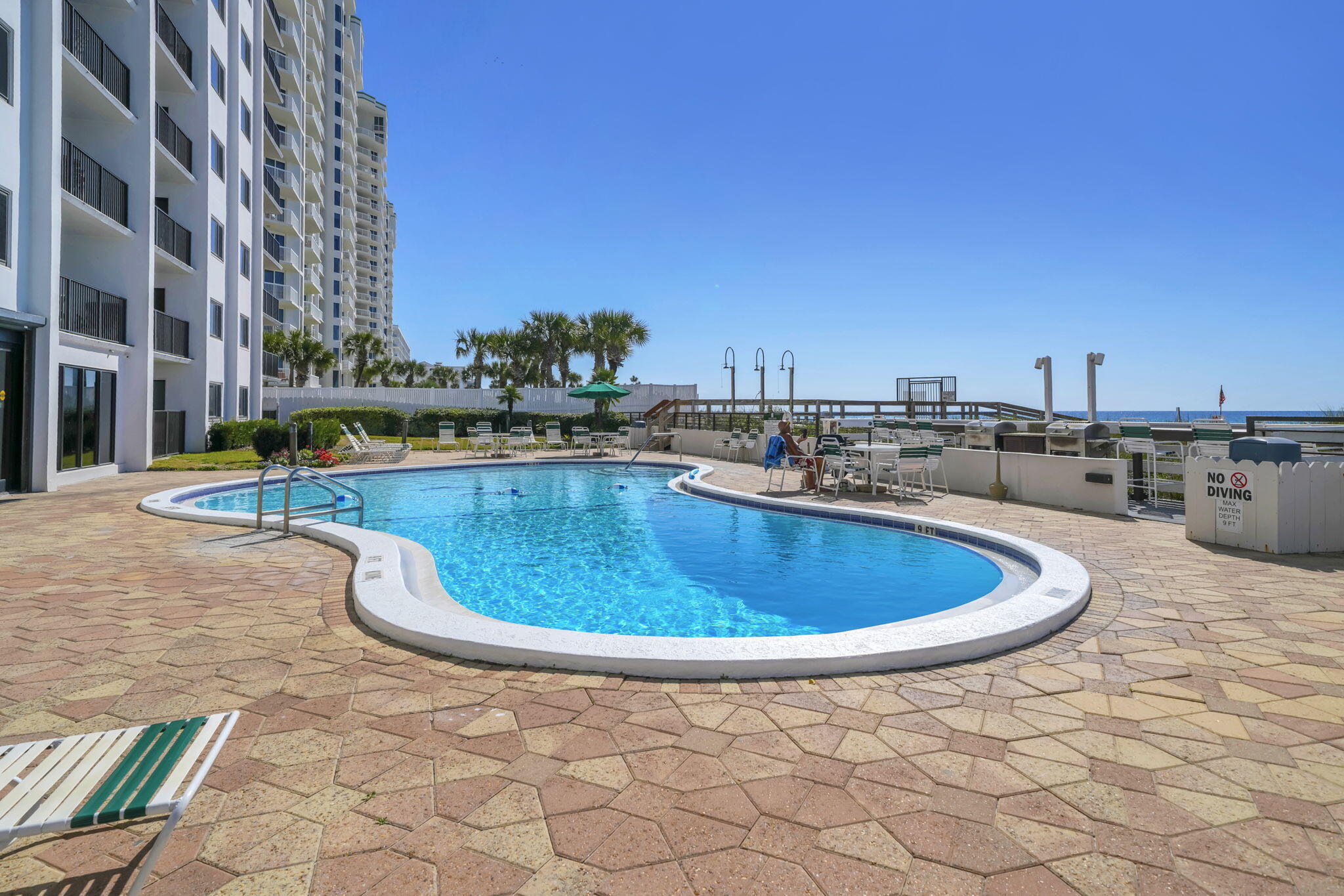 EMERALD TOWERS CONDO - Residential