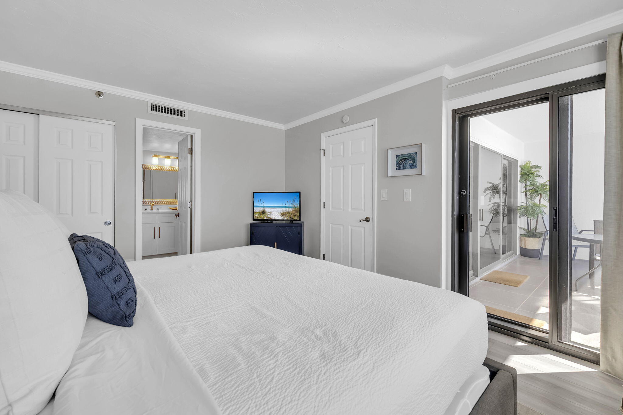 EMERALD TOWERS CONDO - Residential