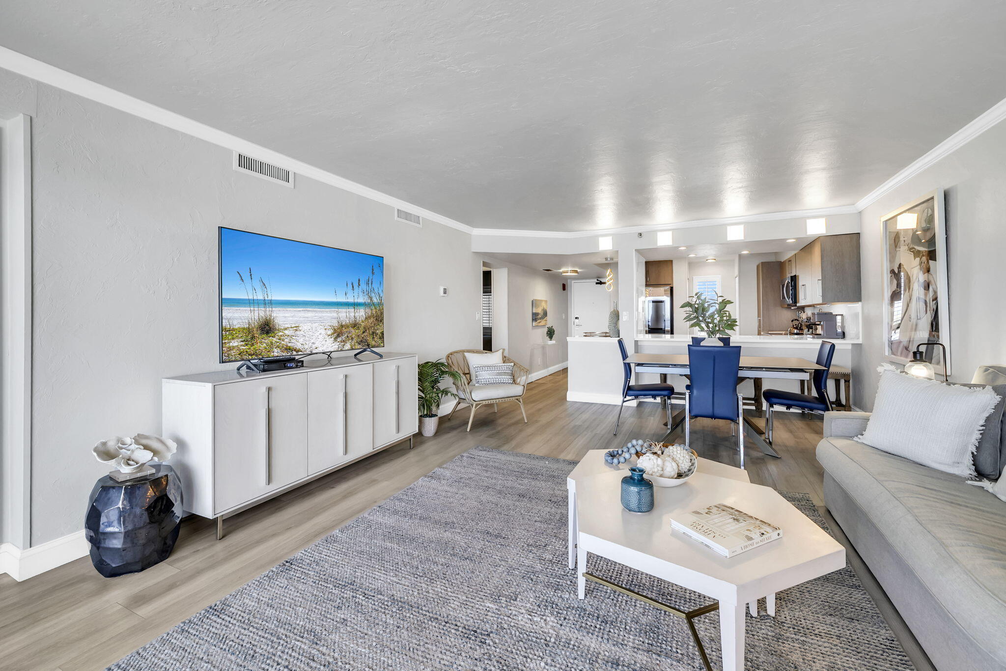 EMERALD TOWERS CONDO - Residential