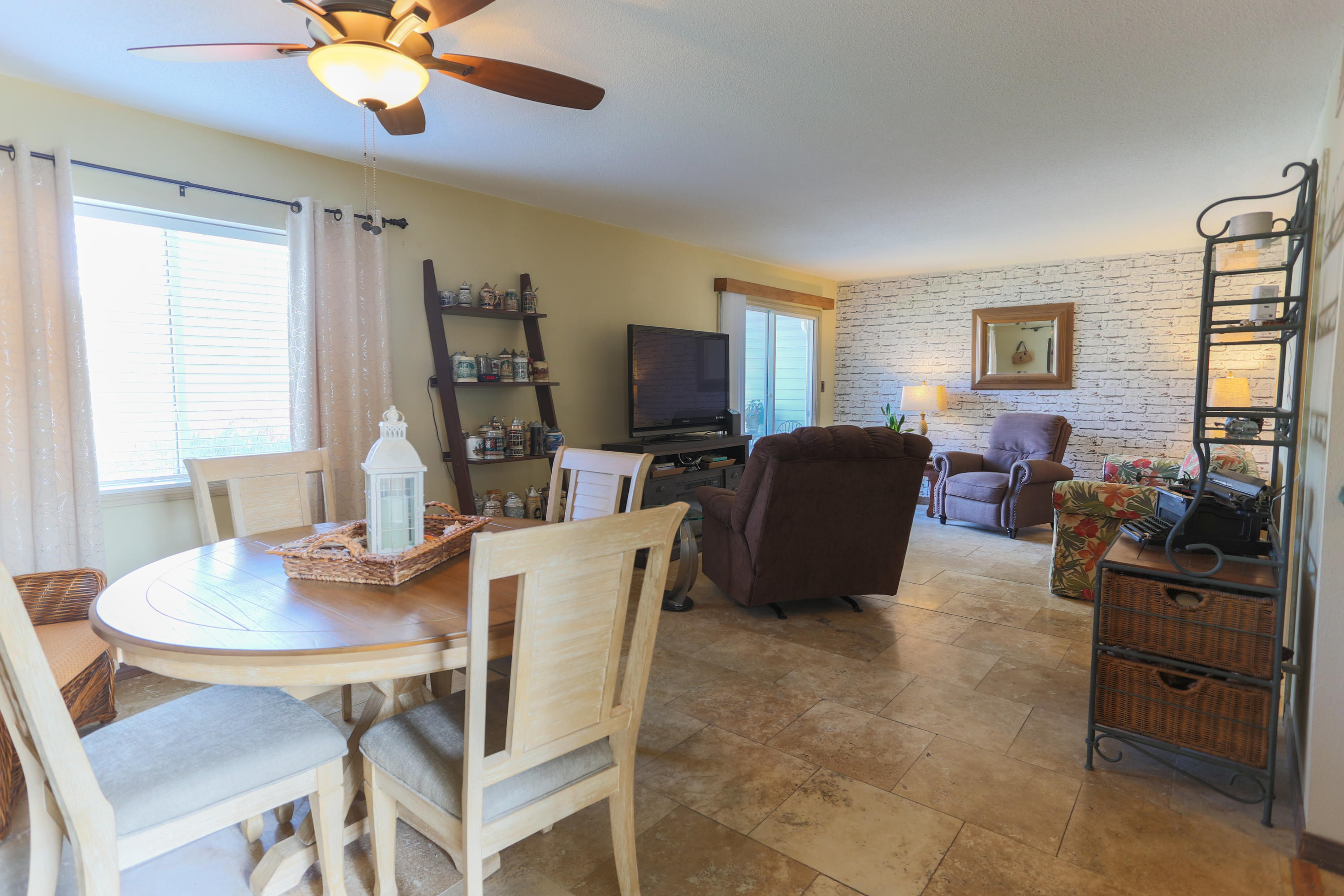 FINISTERRA CONDO - Residential