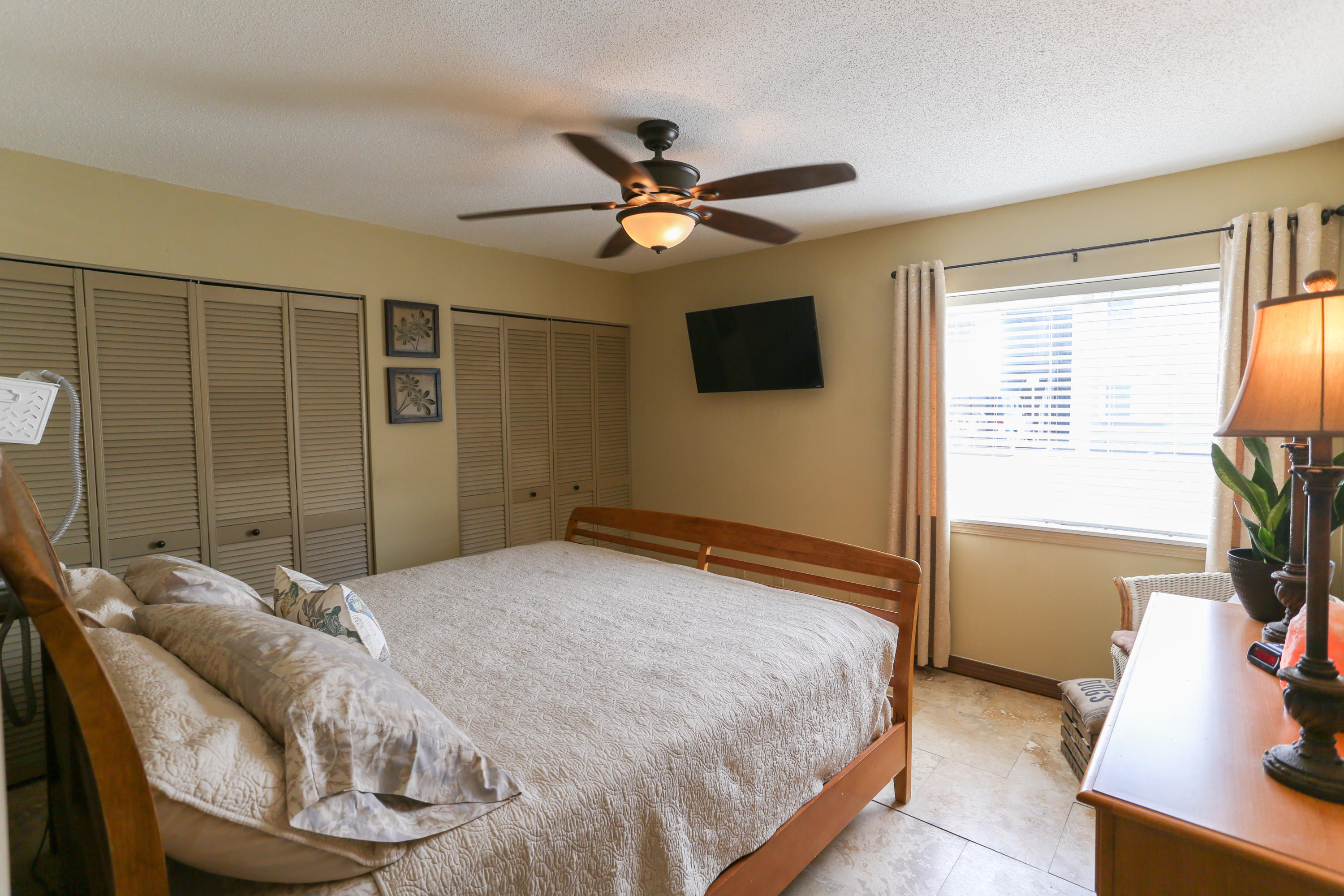 FINISTERRA CONDO - Residential