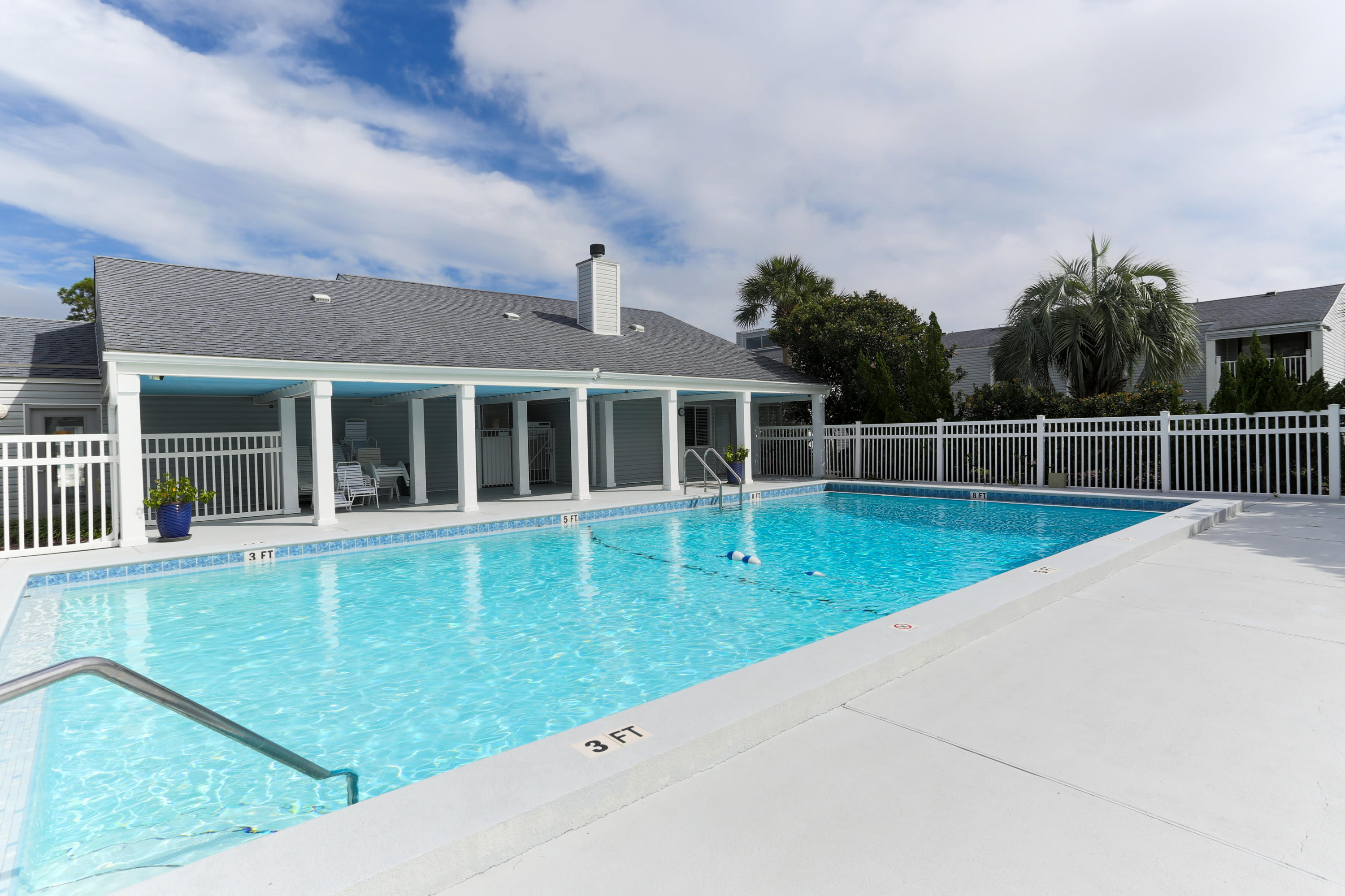 FINISTERRA CONDO - Residential